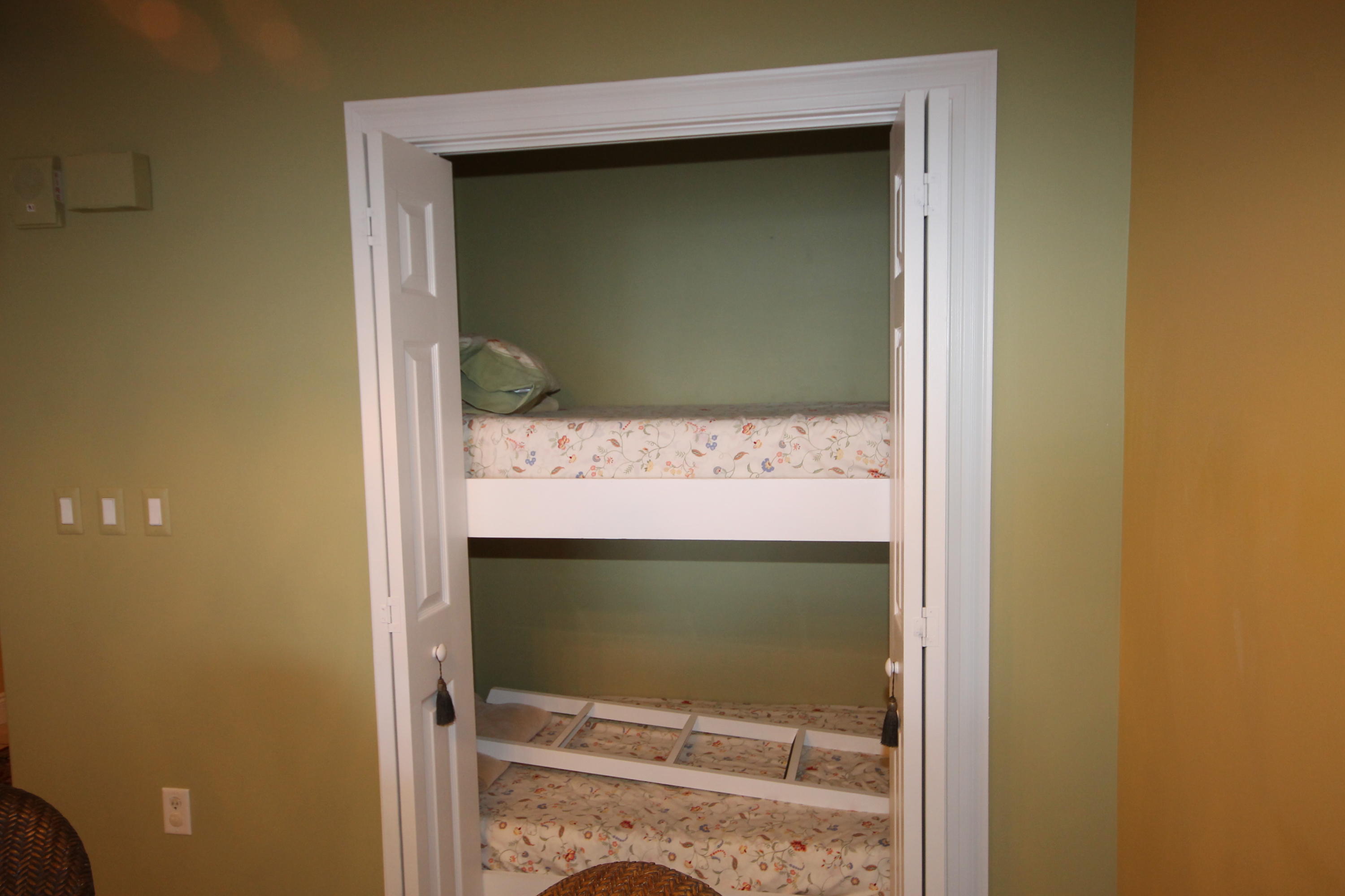 TREASURE ISLAND - Residential