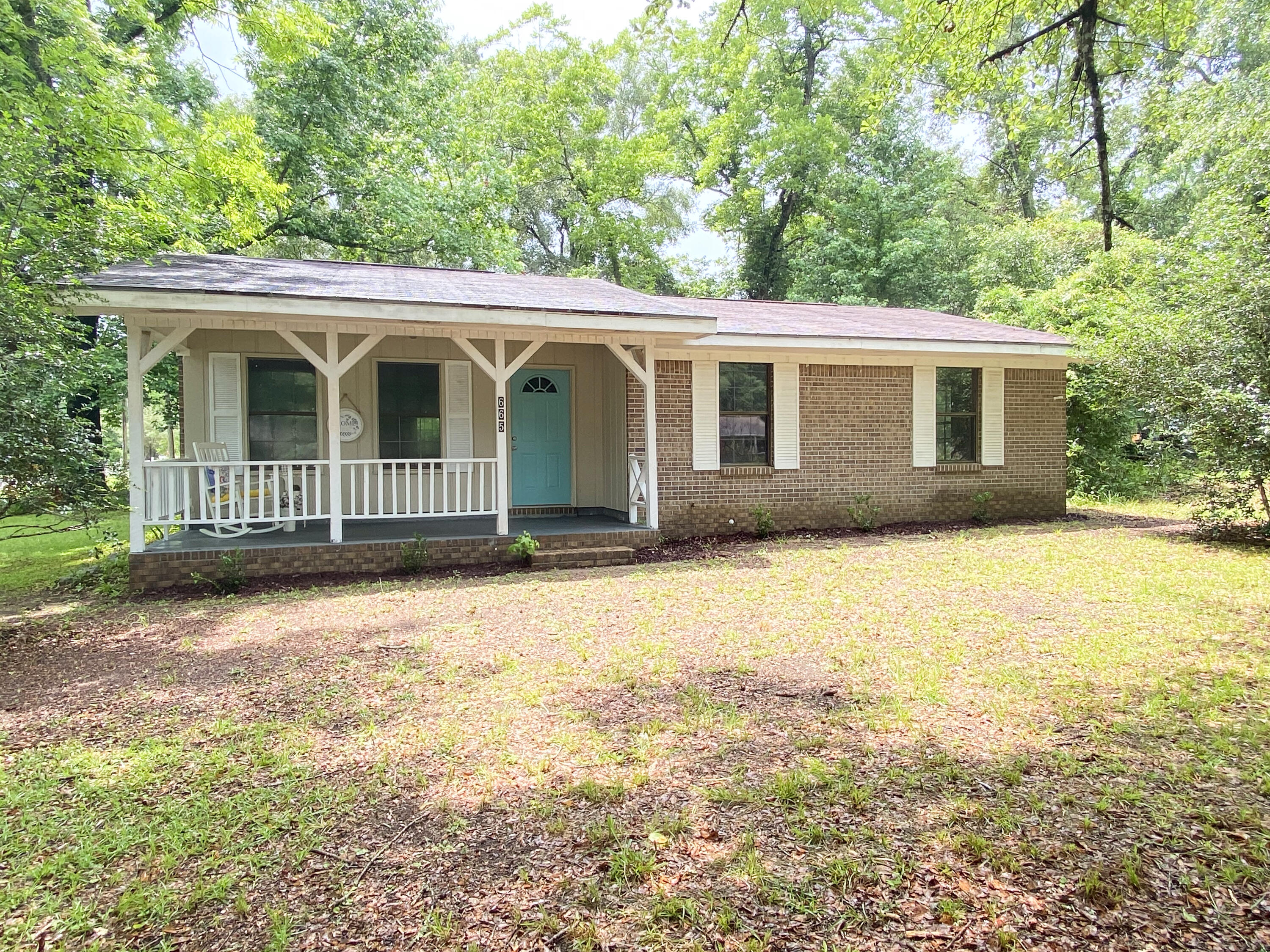This adorable house is located in the Paxton community. It is a 3 bedroom/1 bath home on an half of an acre. It could easily be updated and add your personal touch. The home is located on a paved road, just minutes to schools, ball parks, and stores. Parking/Driveway is off Blackberry Street. Call today to see this home.