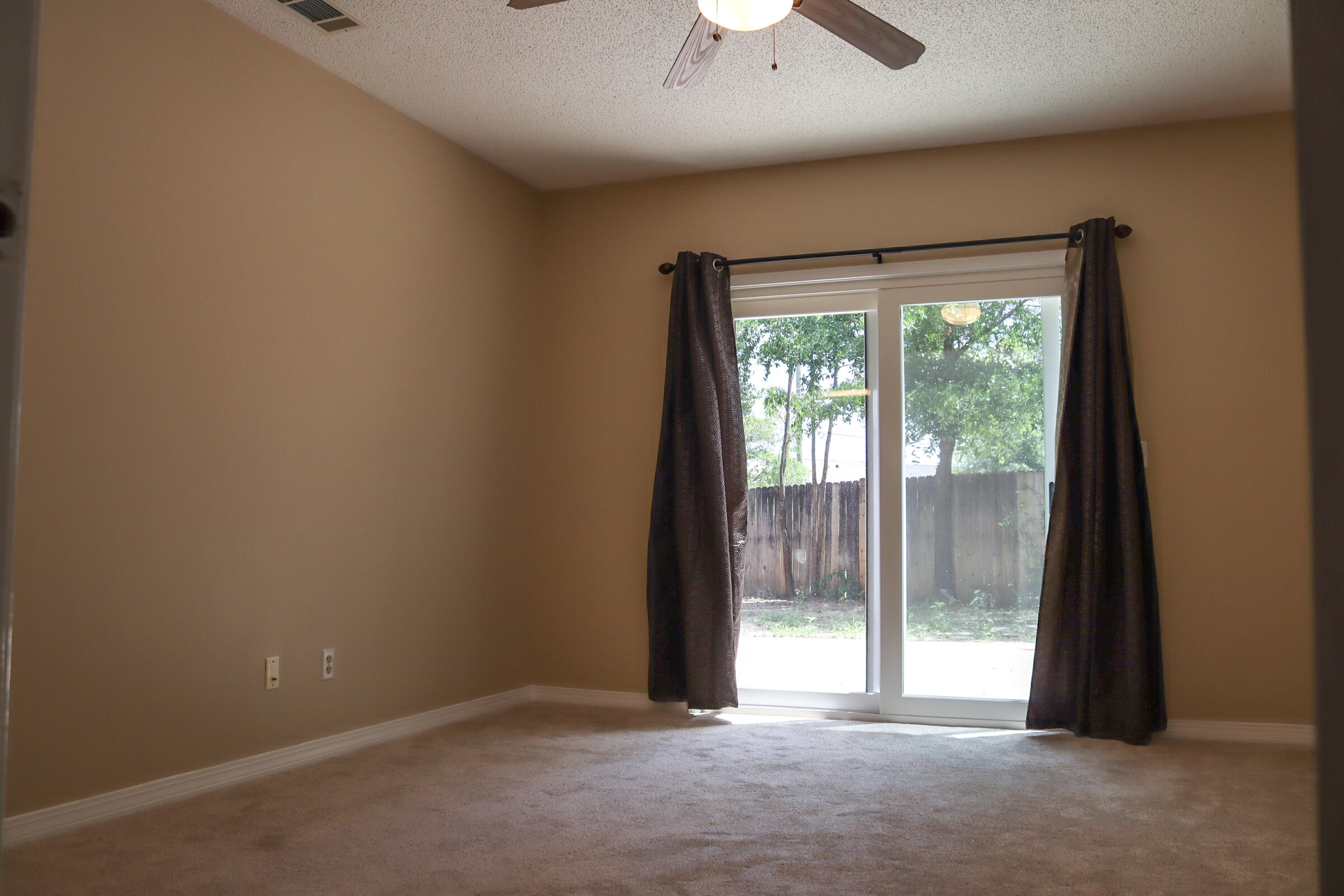 Hollyrod Park - Residential Lease