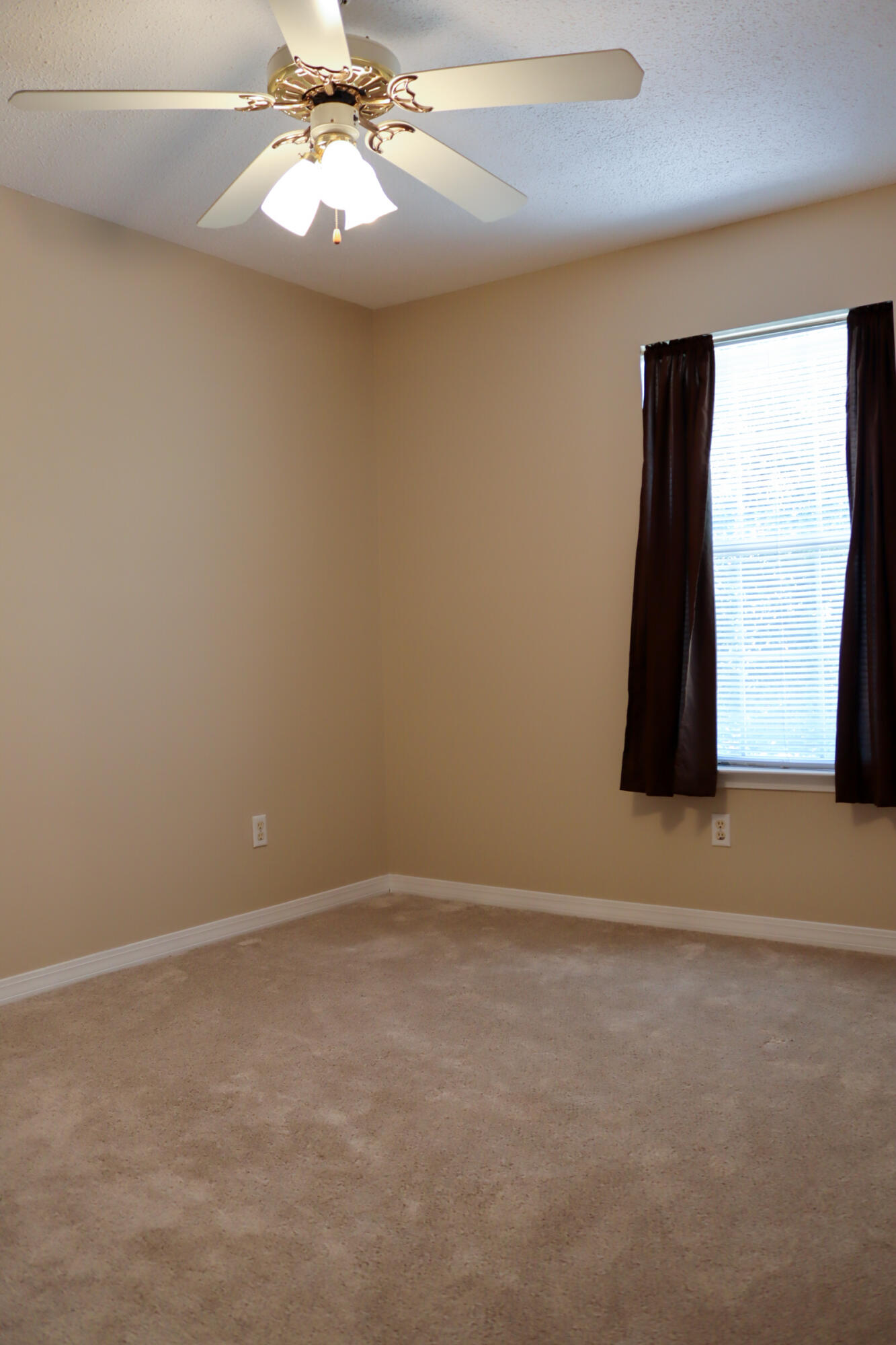 Hollyrod Park - Residential Lease