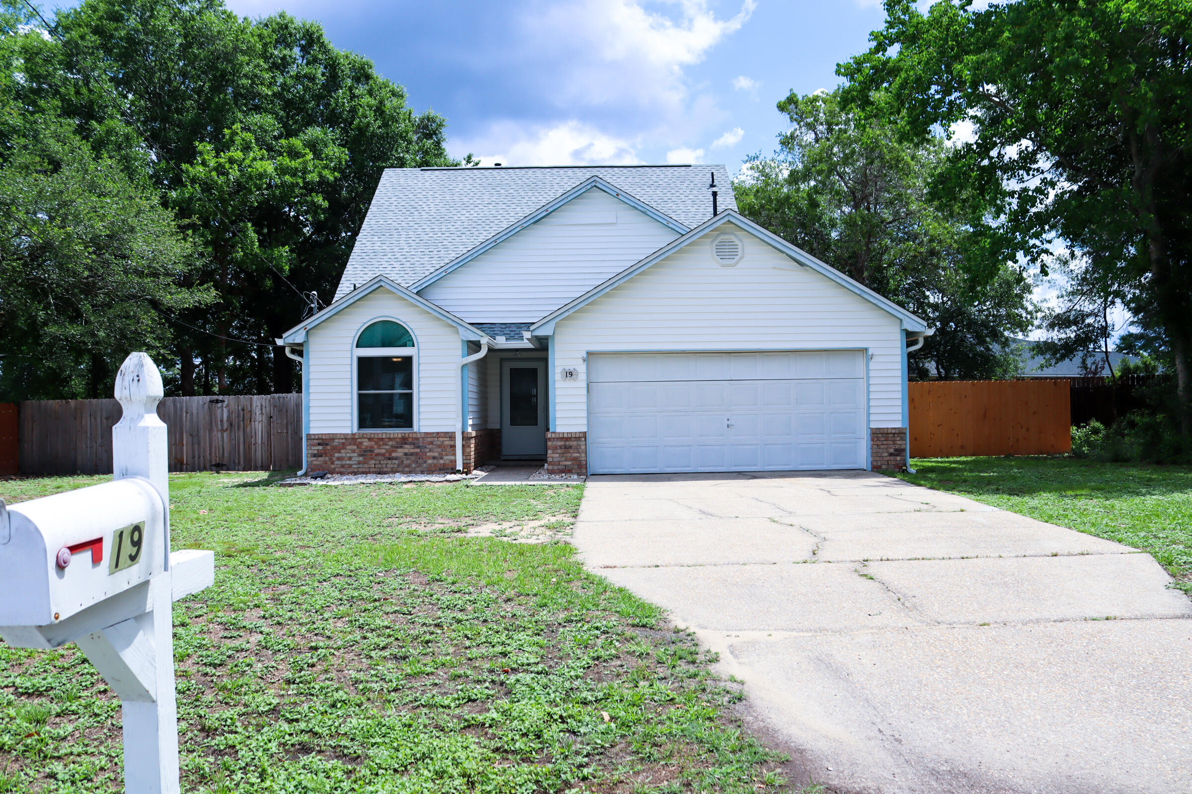 Available now to view. No pets and No smoking. Take the opportunity of the $500 move-in discount on first month's rent if leased by June 20, 2025. Located on a quiet cul-de-sac convenient to hospital, shopping, and schools.This charming, recently renovated 2-story home features:3 bedrooms / 2 bathrooms / 2-car garage. Master Bedrm is downstairs. Most appliances are fairly new, including the washer & dryer.Contact me today to schedule a tour and secure your new home before this offer ends!