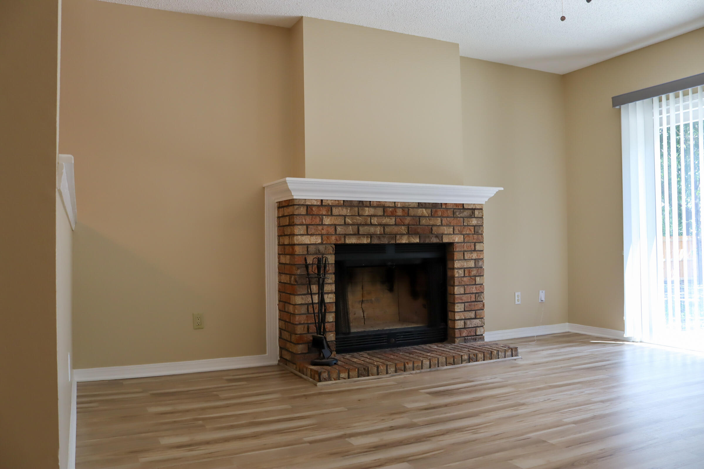 Hollyrod Park - Residential Lease