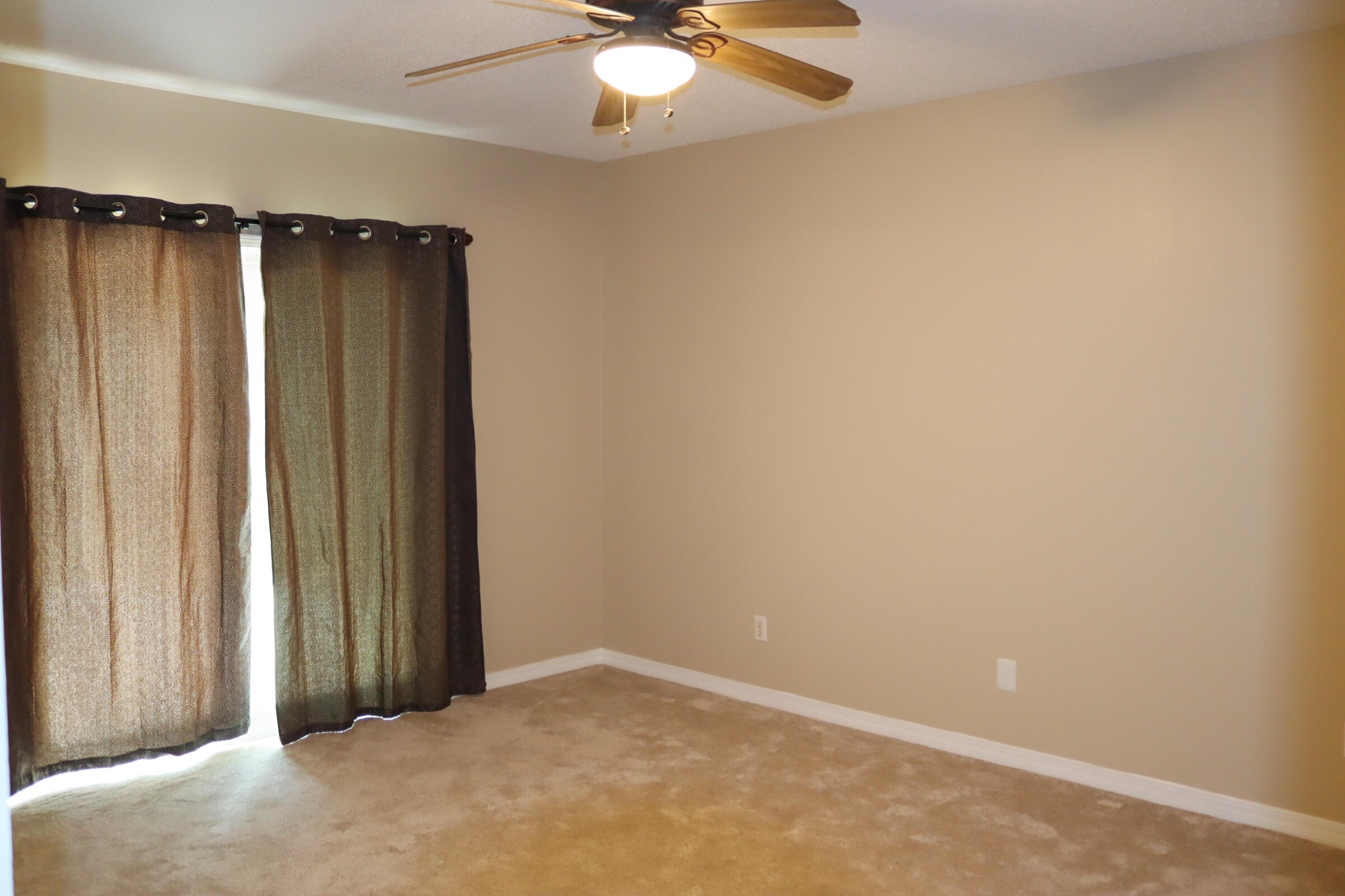 Hollyrod Park - Residential Lease