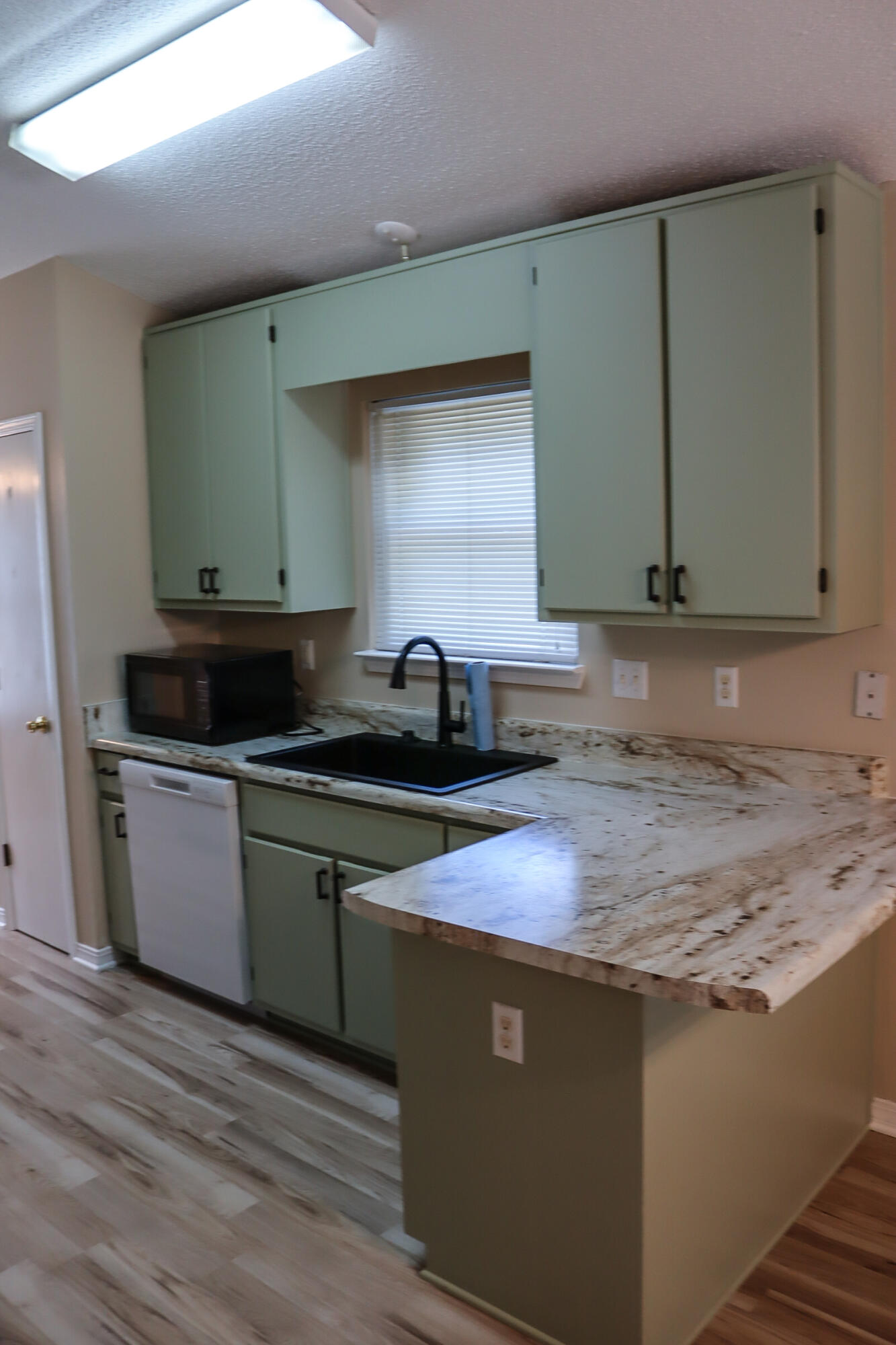 Hollyrod Park - Residential Lease