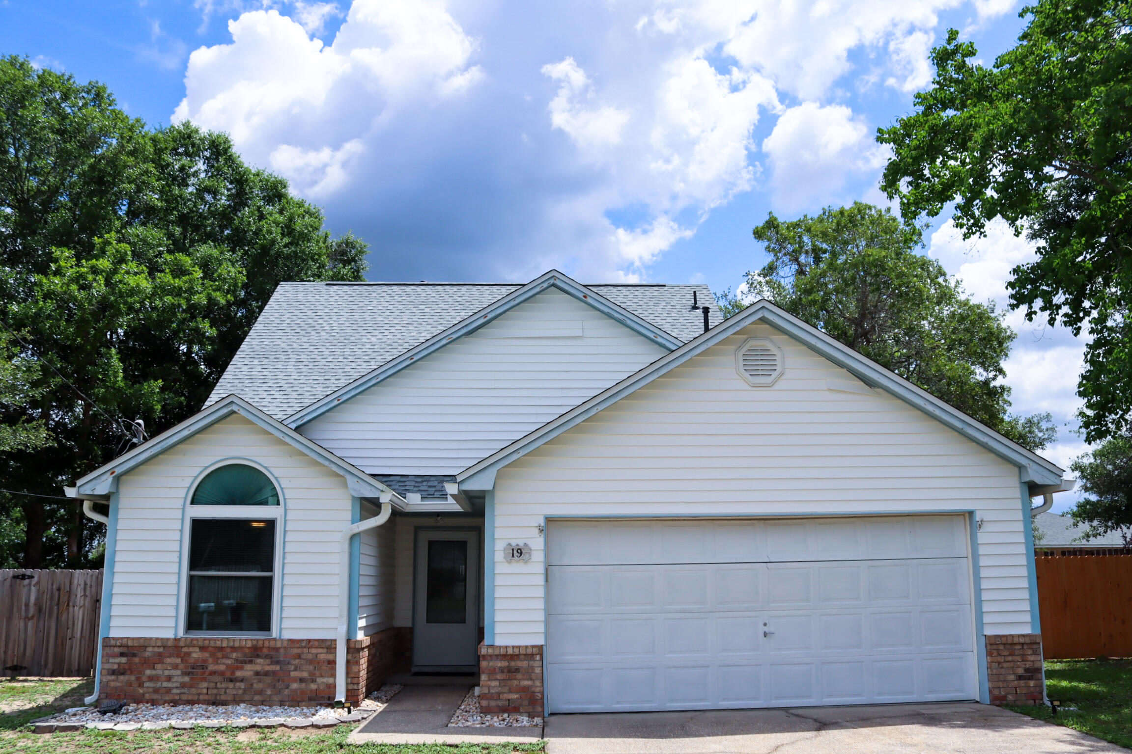 Hollyrod Park - Residential Lease