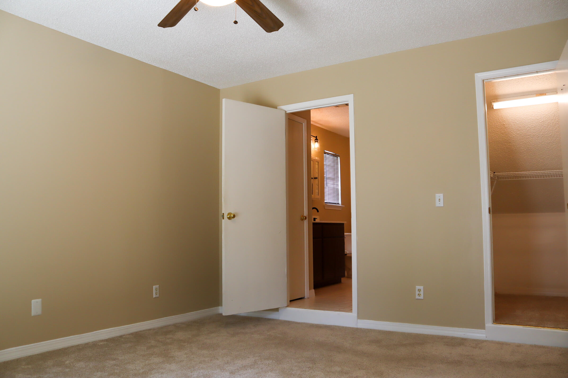 Hollyrod Park - Residential Lease
