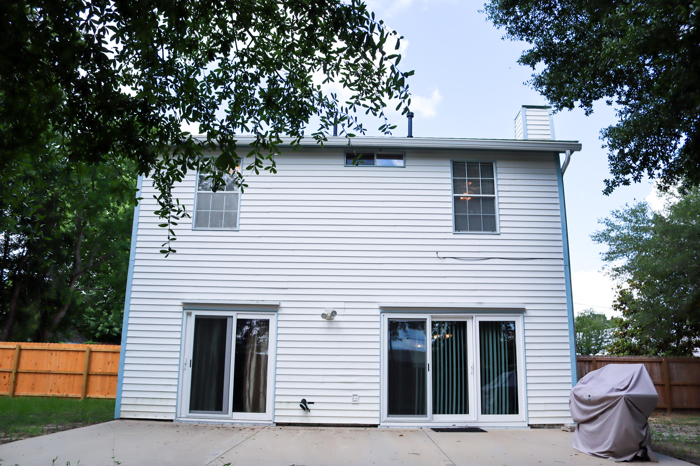Hollyrod Park - Residential Lease
