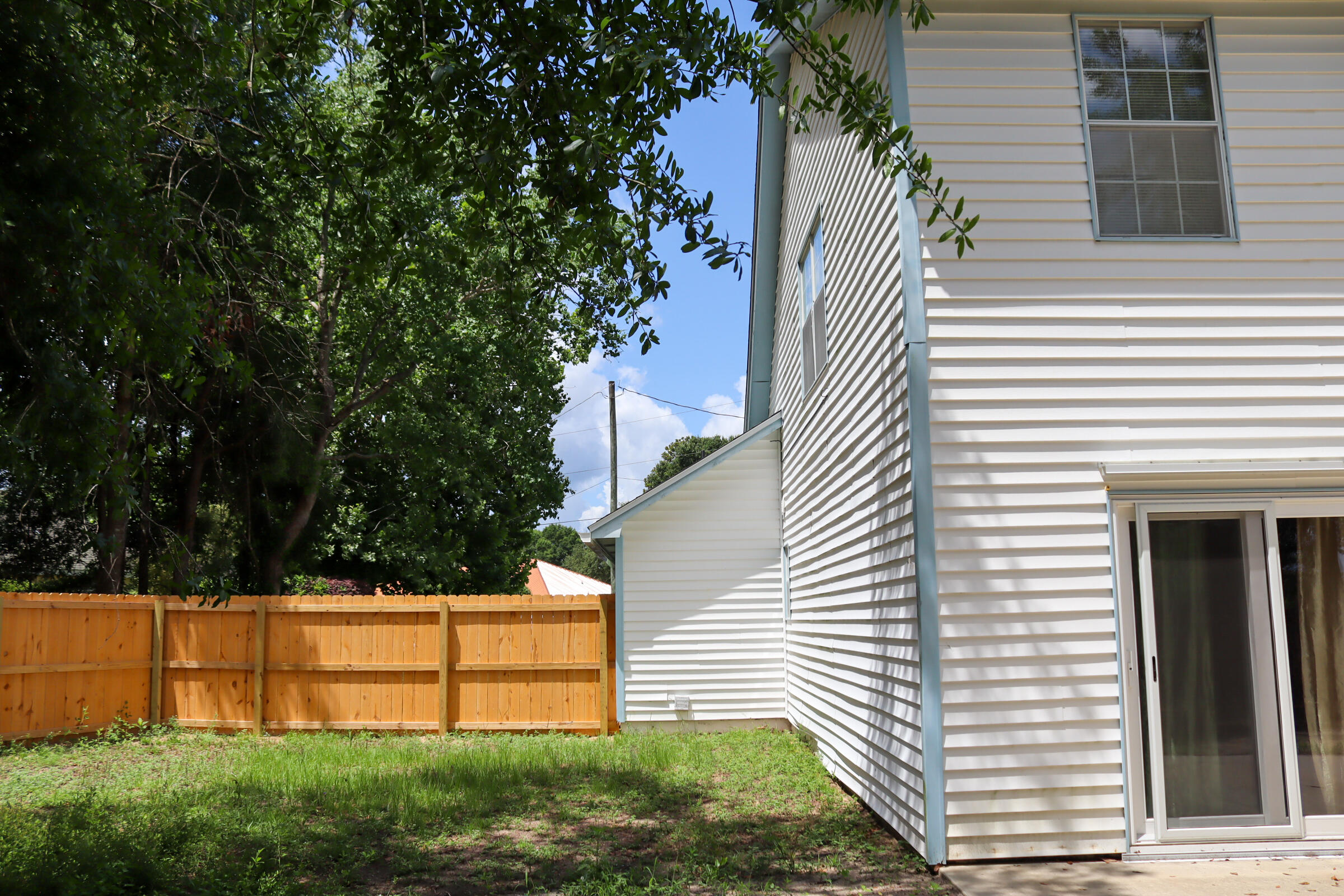 Hollyrod Park - Residential Lease