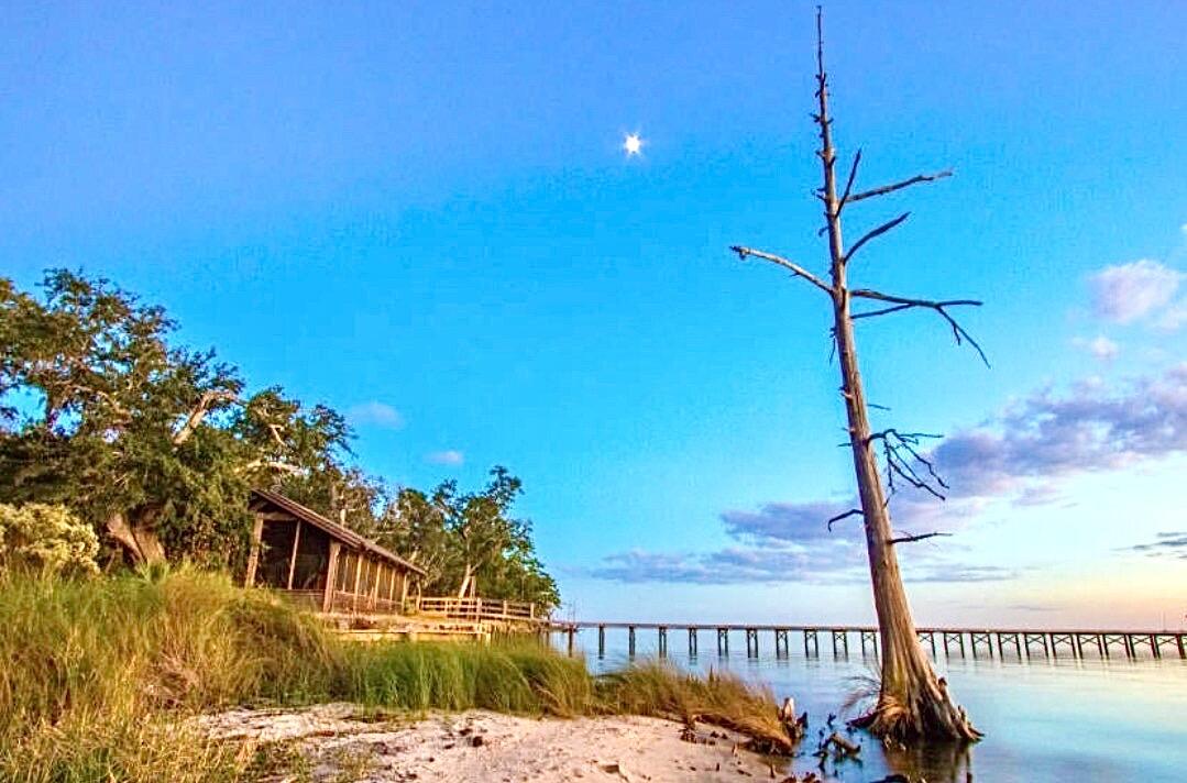STEAMBOAT LANDING AT HAMMOCK BAY - Land