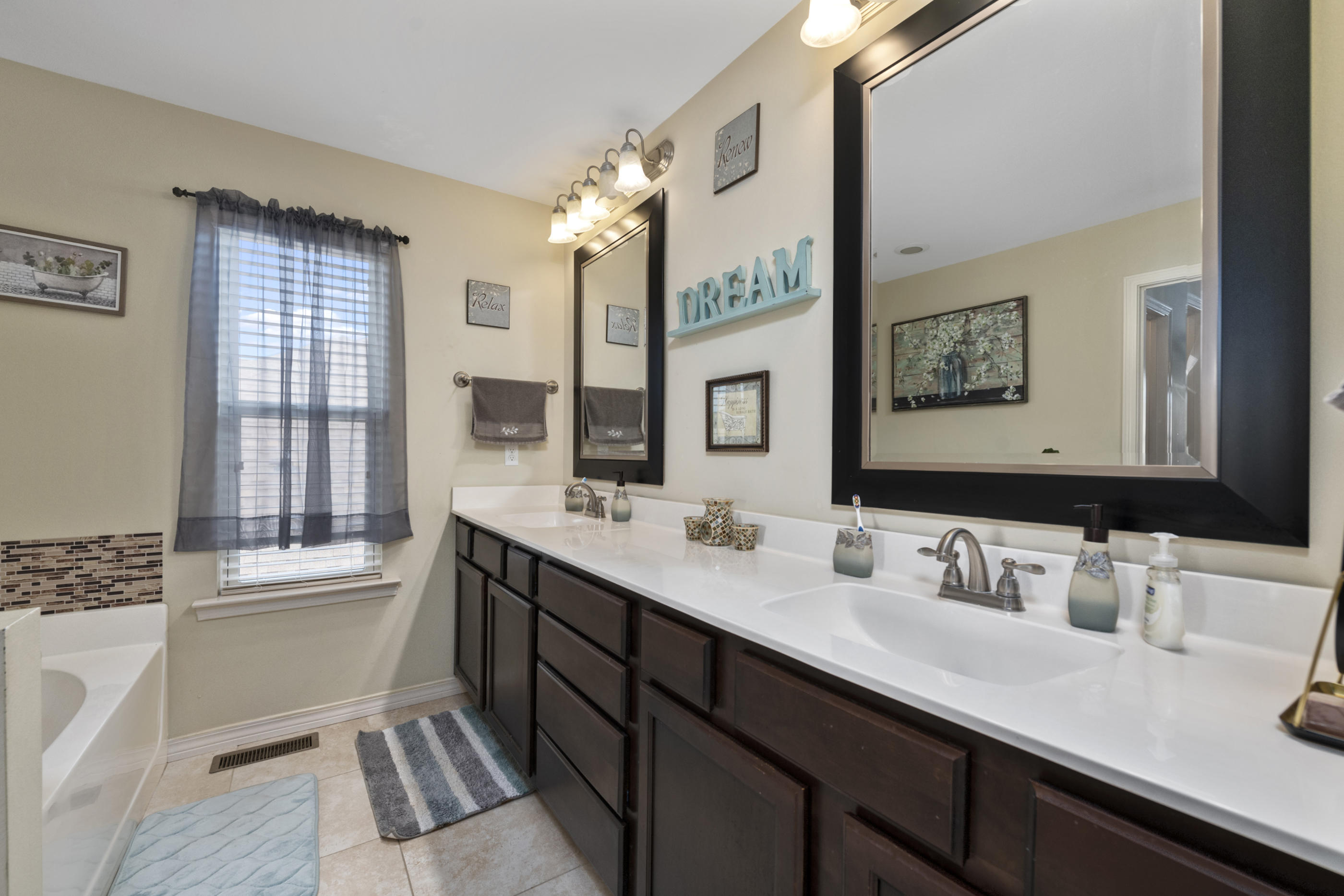 SANDY RIDGE ESTATES - Residential