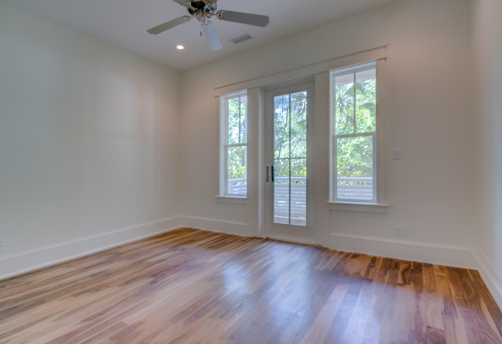 COTTAGES AT EASTERN LAKE - Residential