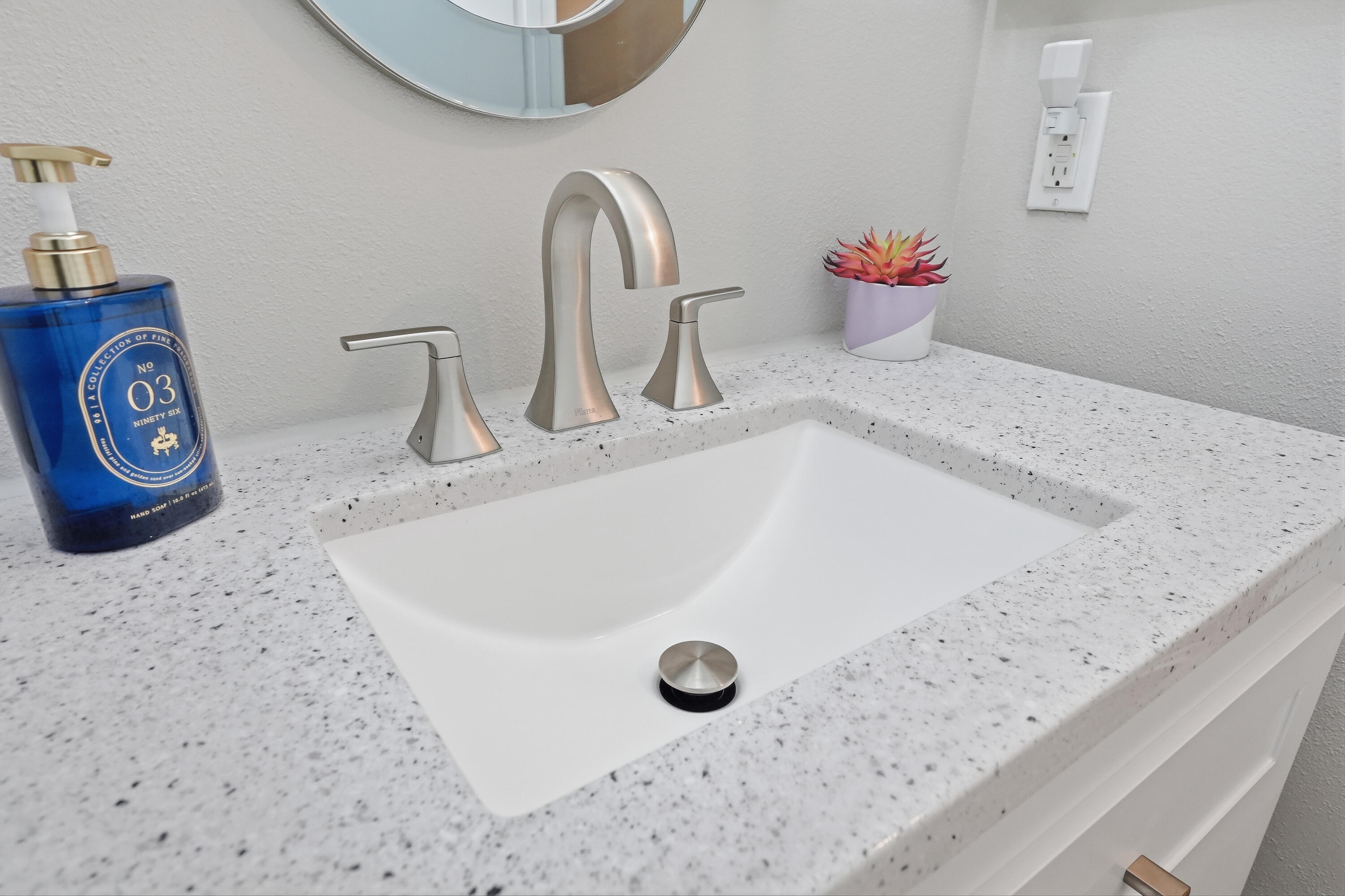 SEA HILLS - Residential