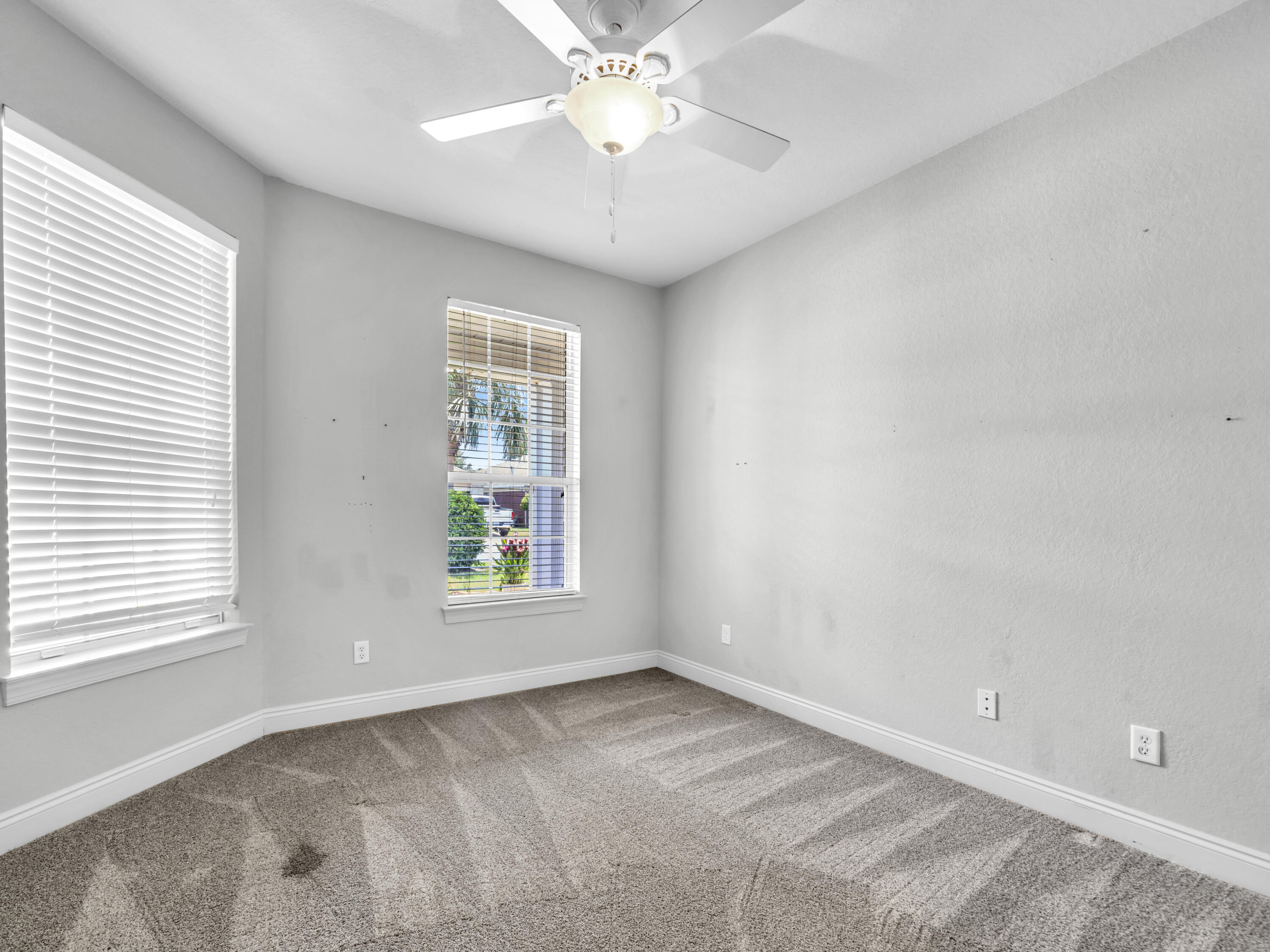 DIAMOND LAKES - Residential