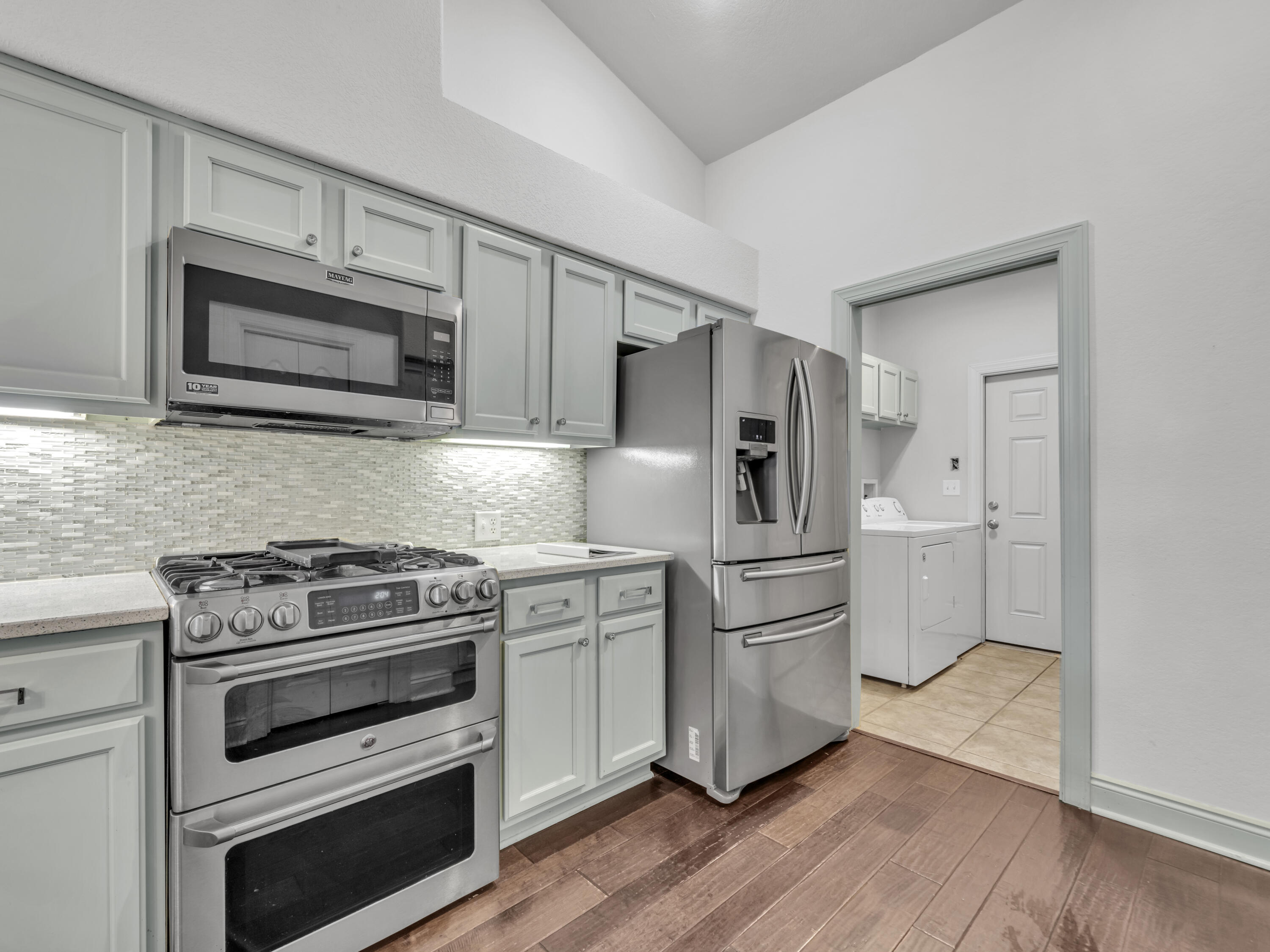 DIAMOND LAKES - Residential