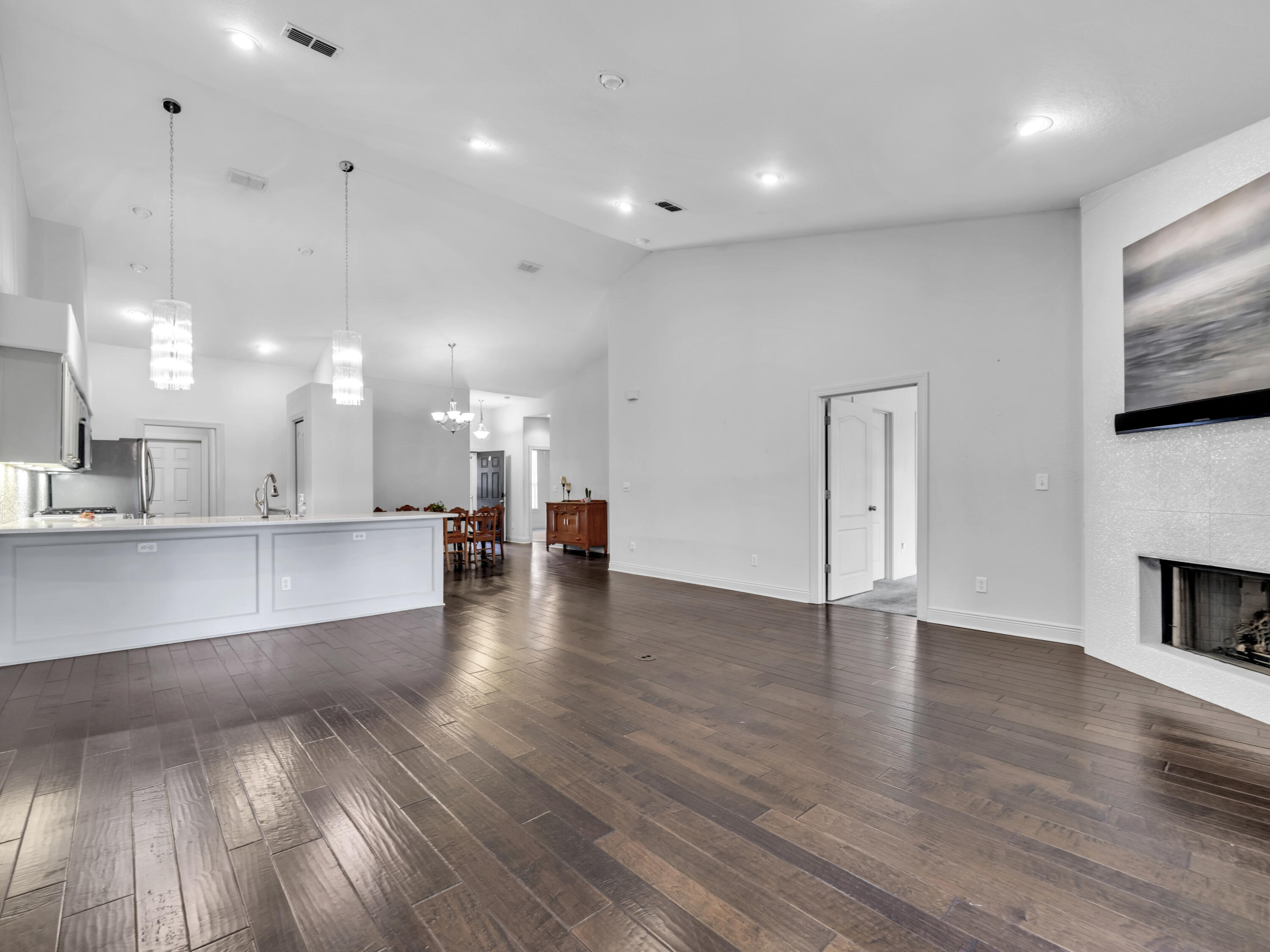 DIAMOND LAKES - Residential