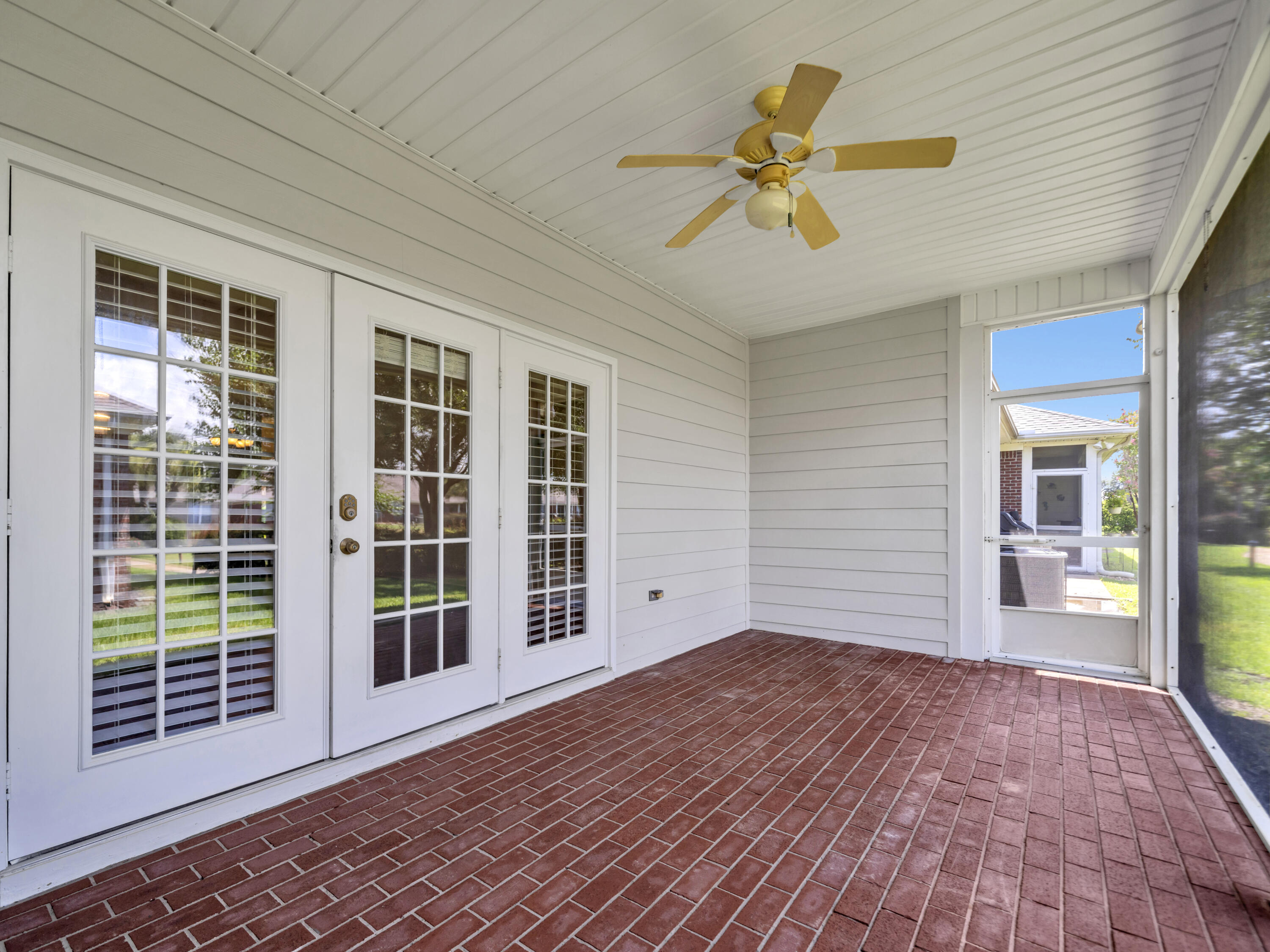 DIAMOND LAKES - Residential