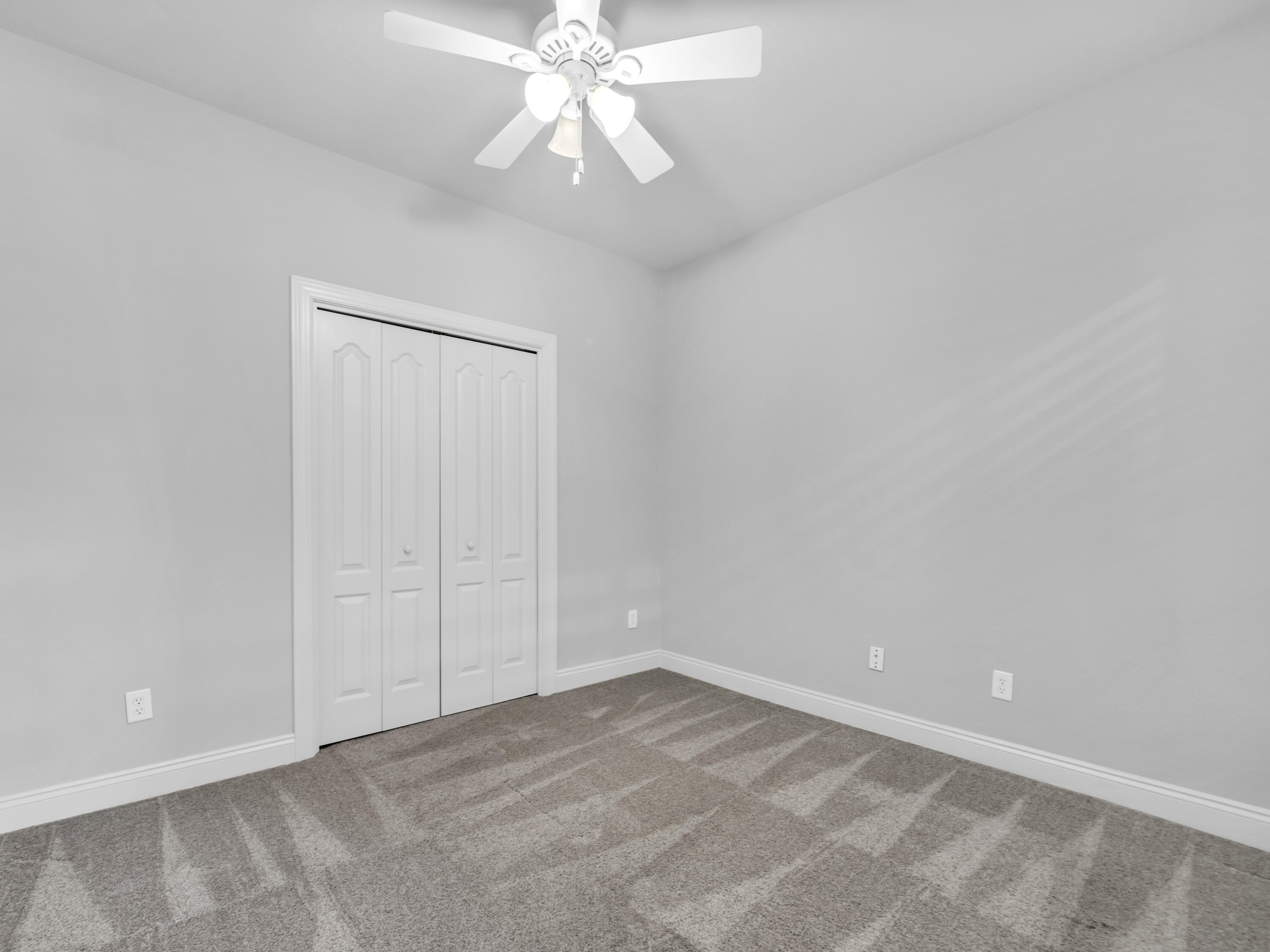 DIAMOND LAKES - Residential
