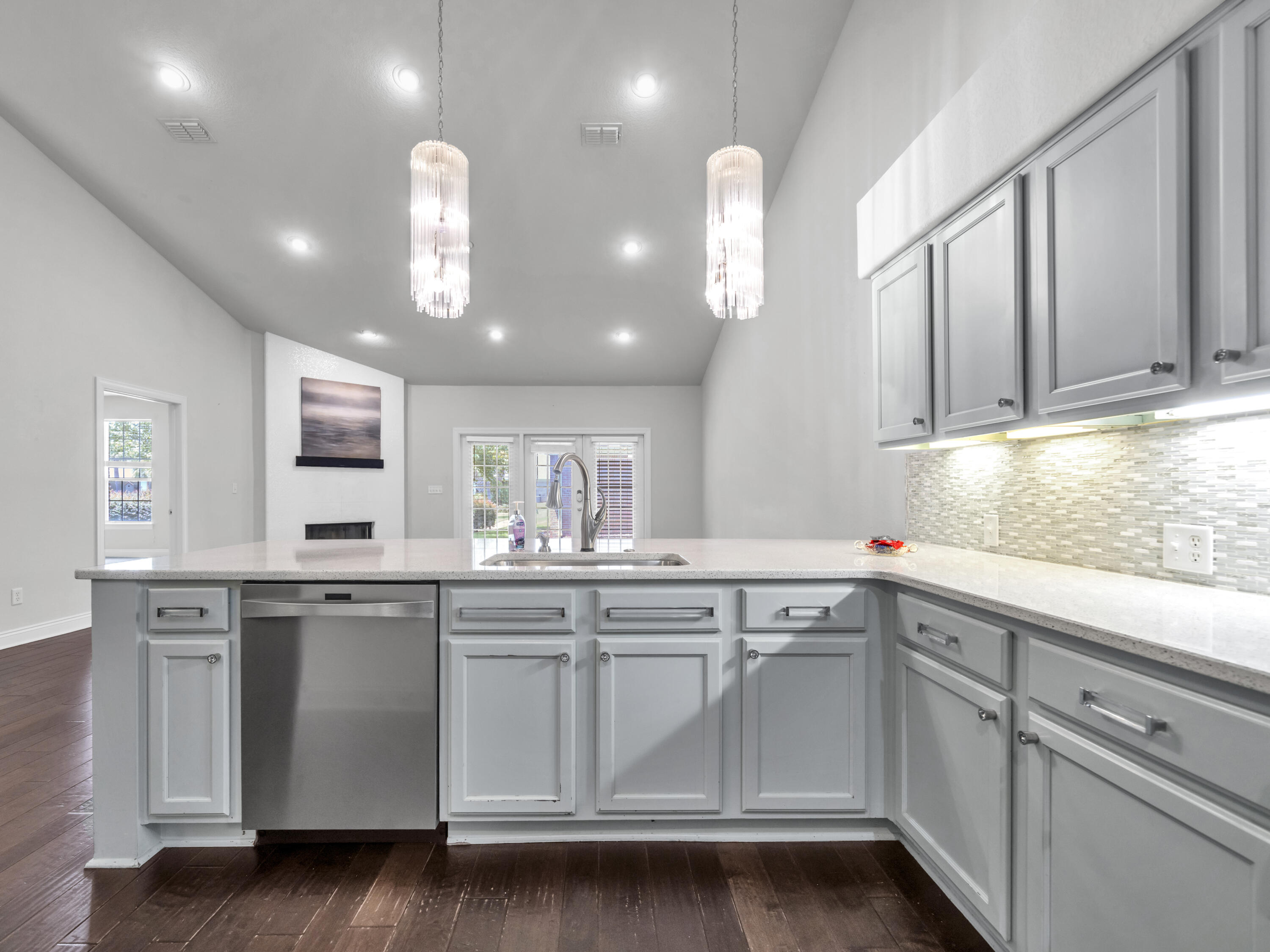 DIAMOND LAKES - Residential