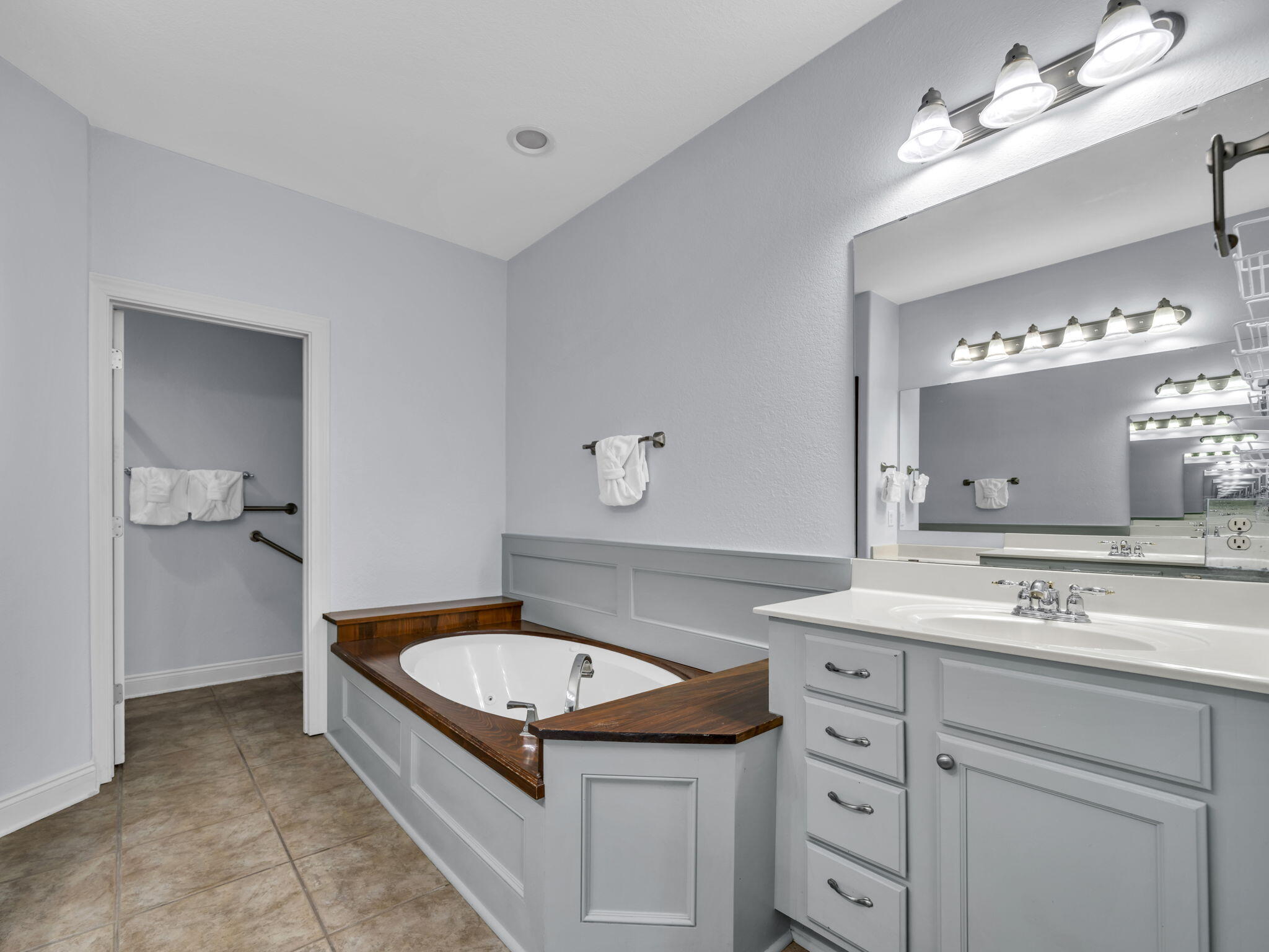 DIAMOND LAKES - Residential