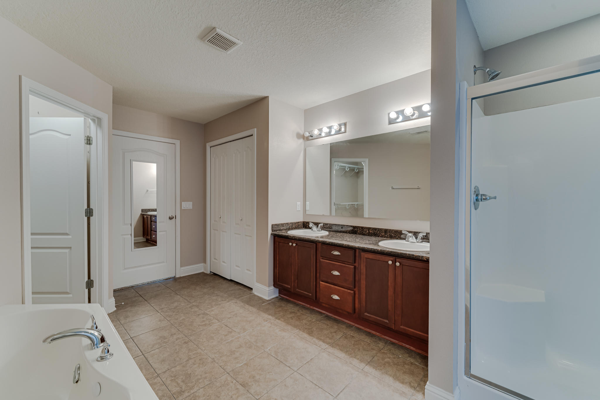 SILVER SPRINGS EST - Residential