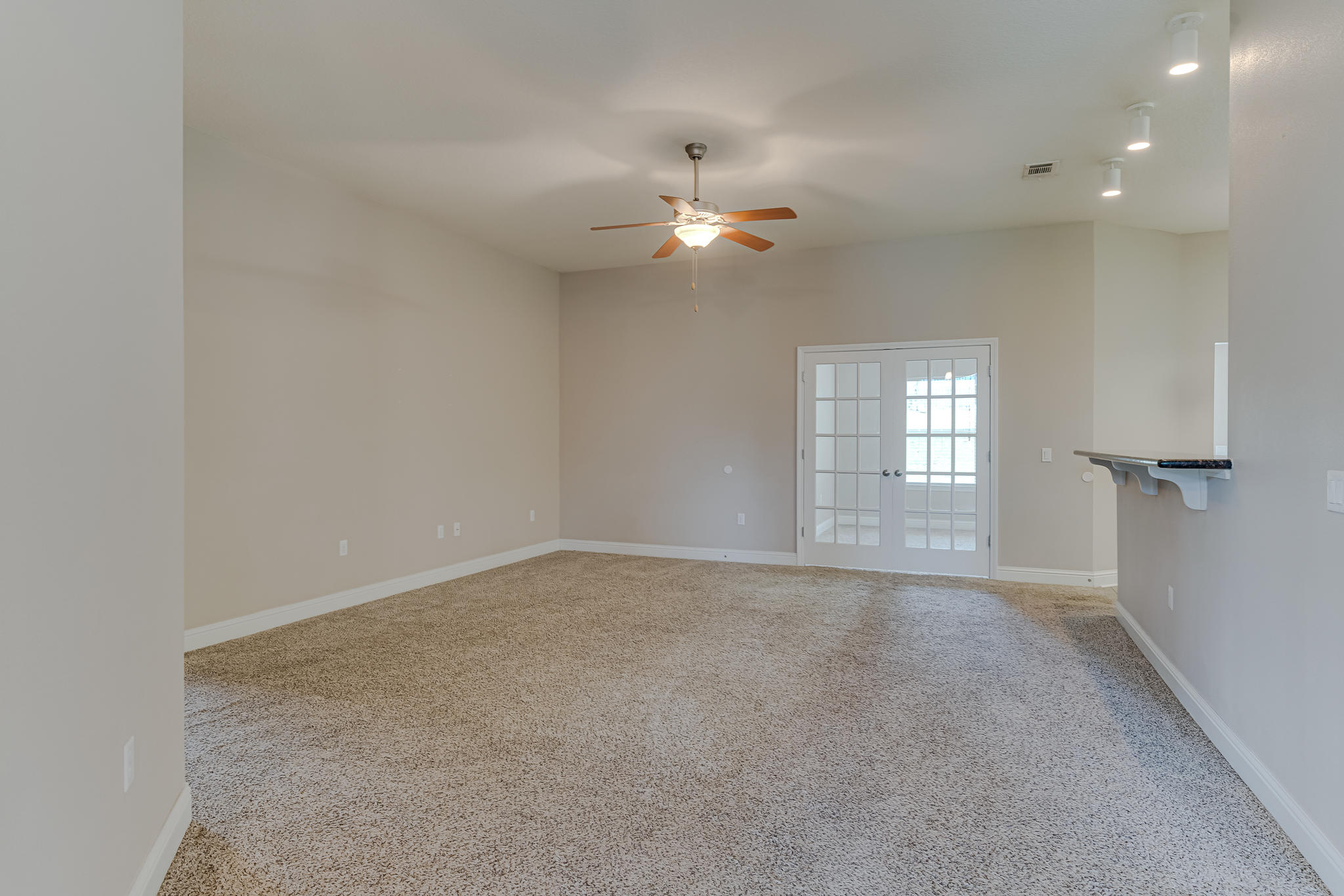 SILVER SPRINGS EST - Residential