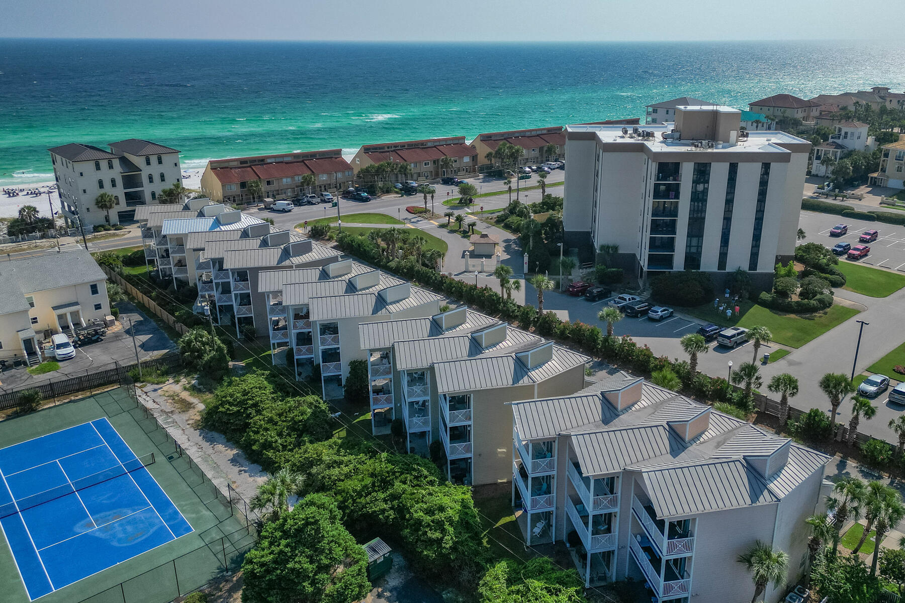 BEACH POINTE T/H - Residential