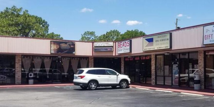 Retail space located in a great location beside Santa Rosa Mall and new construction apartments. Has potential as central storage, meeting or office space.Text for your appointment to view.Owner is Active/Licensed Agent.