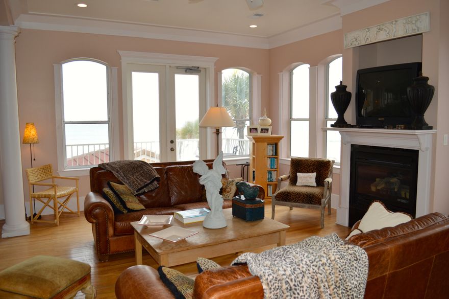 BEAUTIFUL TOWNHOME WITH AMAZING VIEWS OF THE GULF, UNOBSTRUCTED. WALK OUT OF YOUR PRIVATE WALKWAY ONTO THE SUGAR WHITE SAND. BEAUTIFULLY FURNISHED WITH ONLY A FEW EXCLUSIONS. ITS NEVER BEEN RENTED BUT WOULD BRING IN A LOT OF INCOME. PROJECTIONS AVAILABLE.