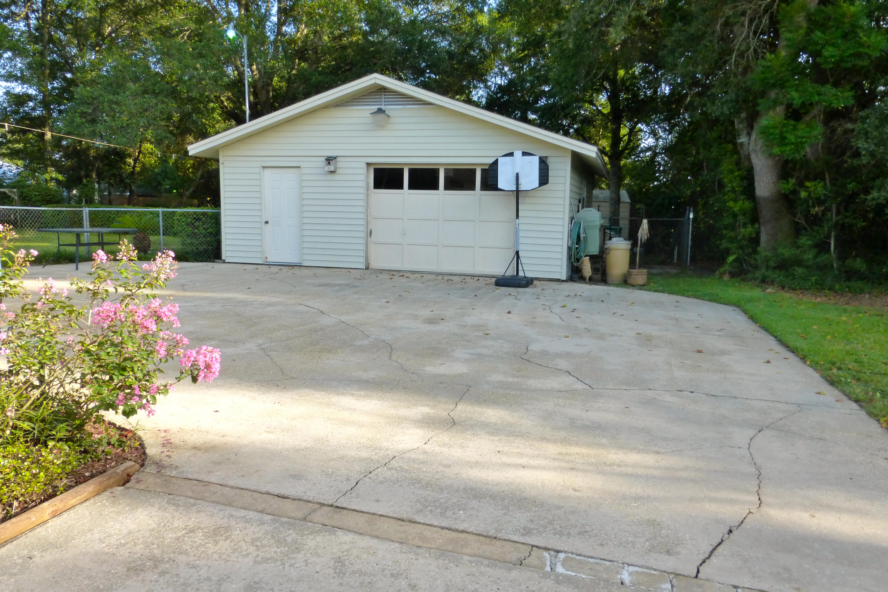 TOM BARROW - Residential