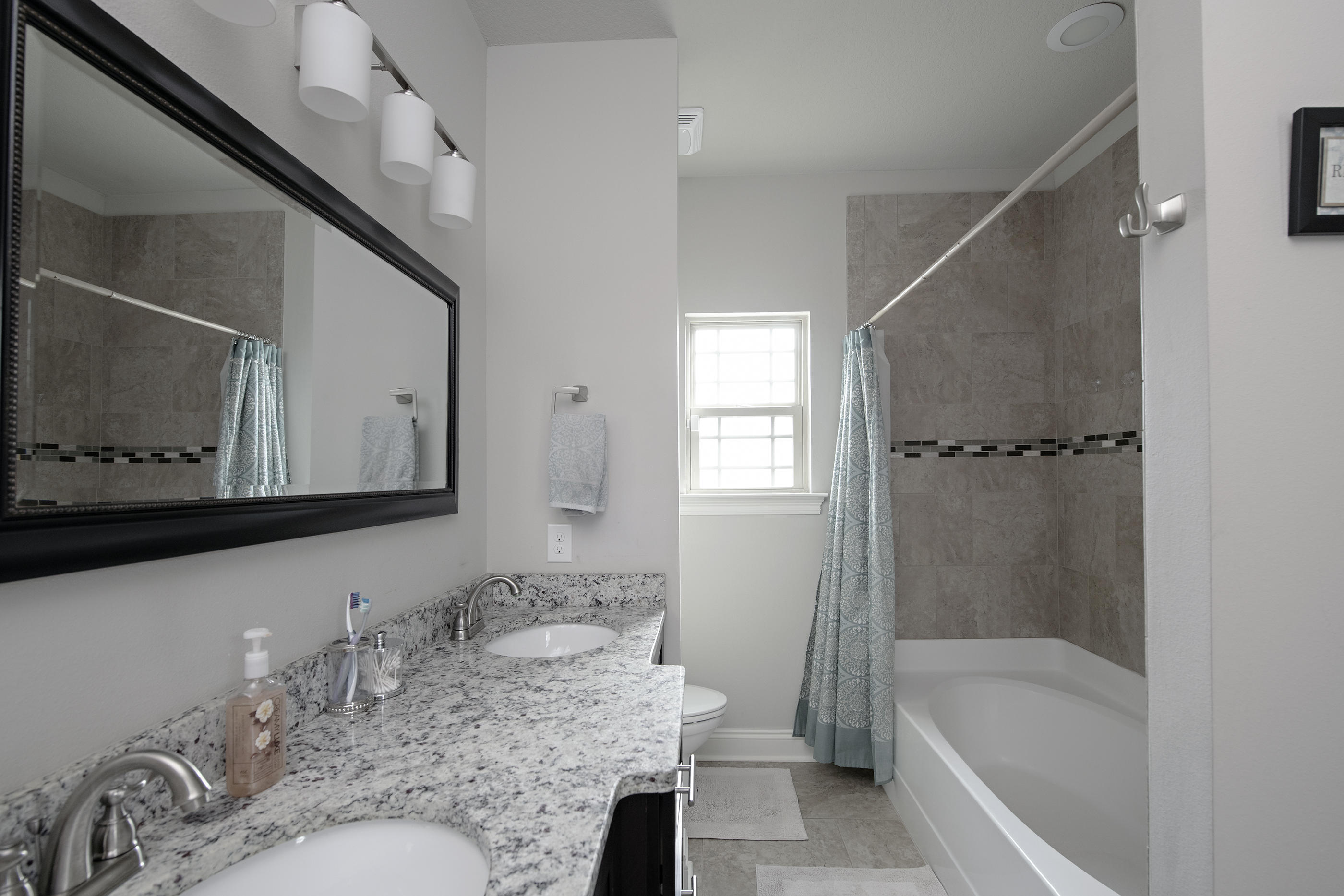 CRESCENT SHORES - Residential