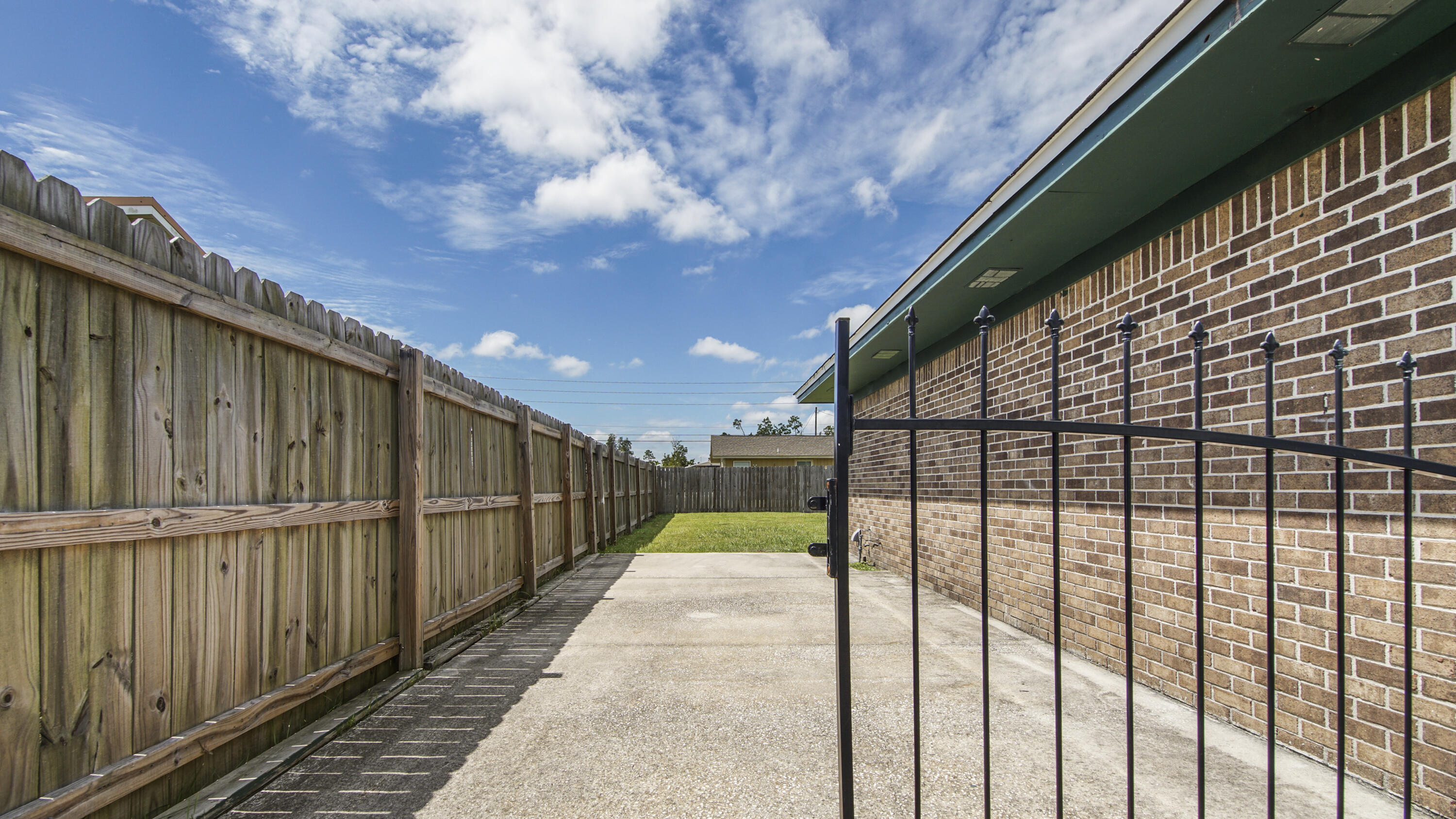 FOREST SHORES - Residential