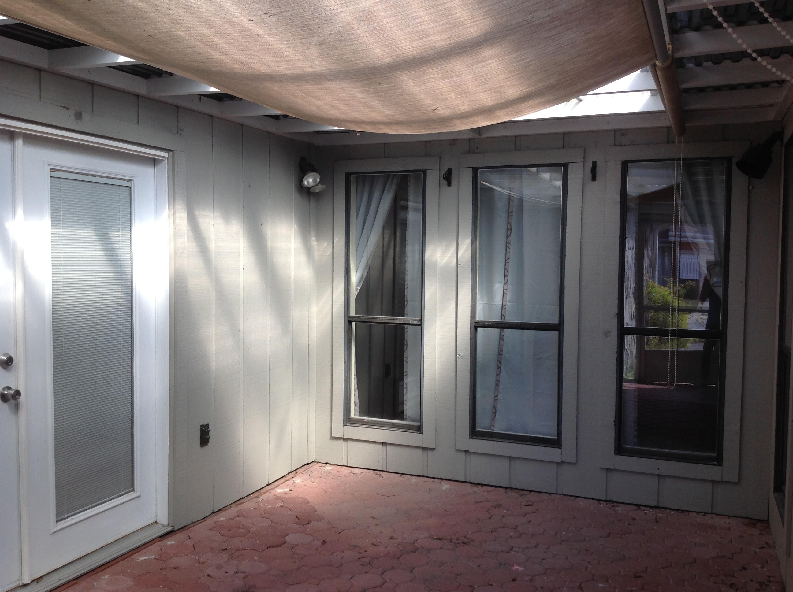 DONLABROOK GARDYNS - Residential Lease