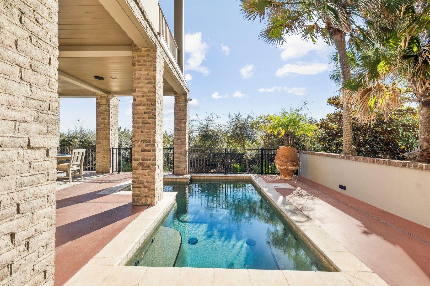 RETREAT THE - Residential