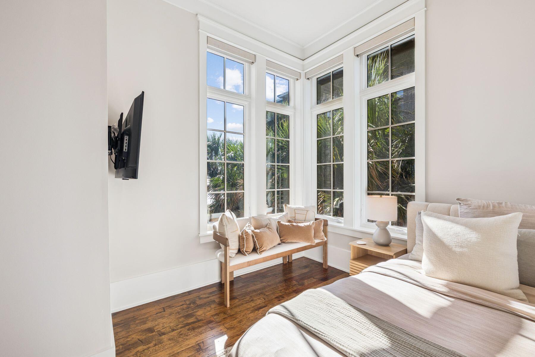 RETREAT THE - Residential