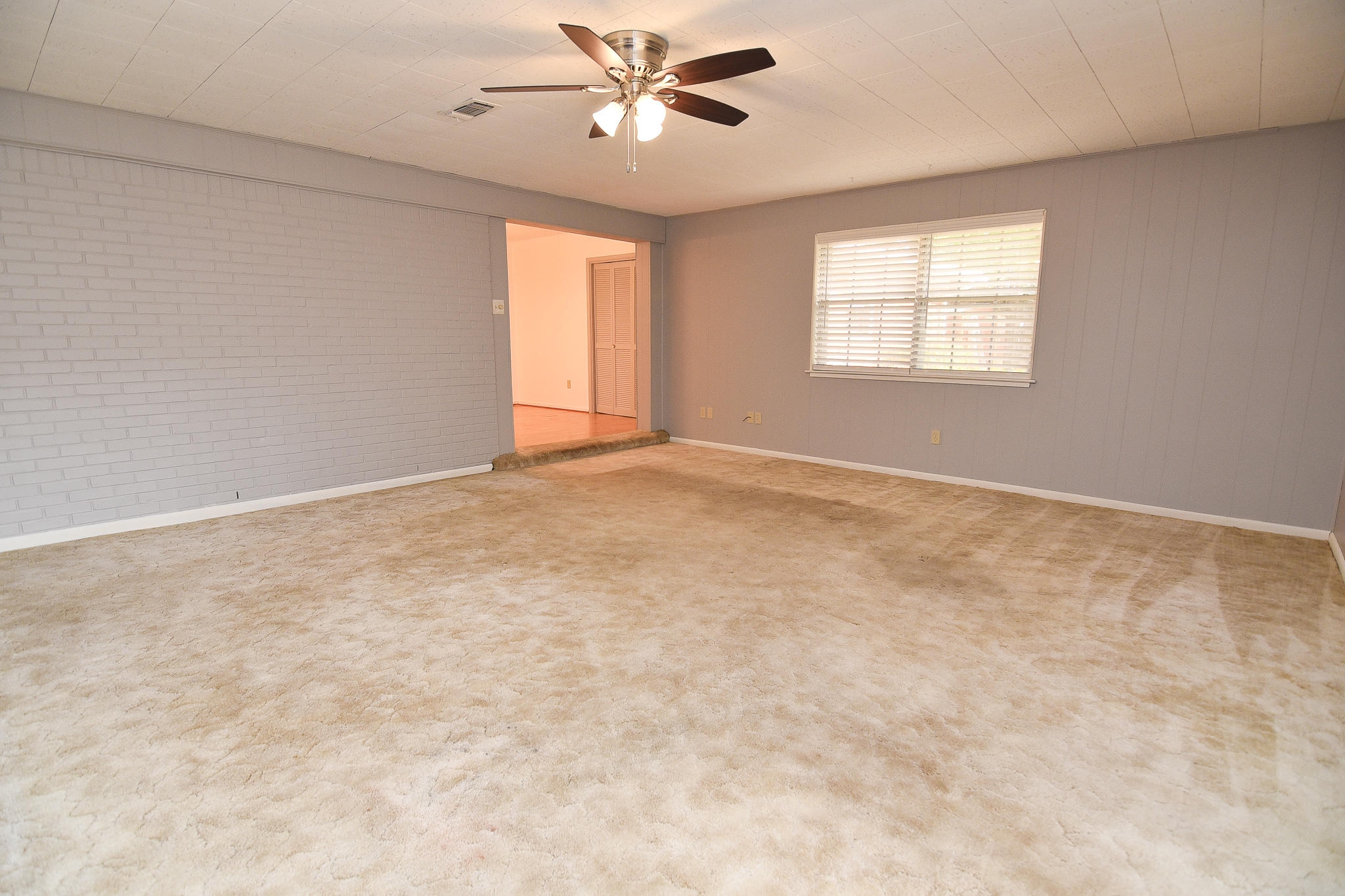 CAROL ANNE MANOR - Residential