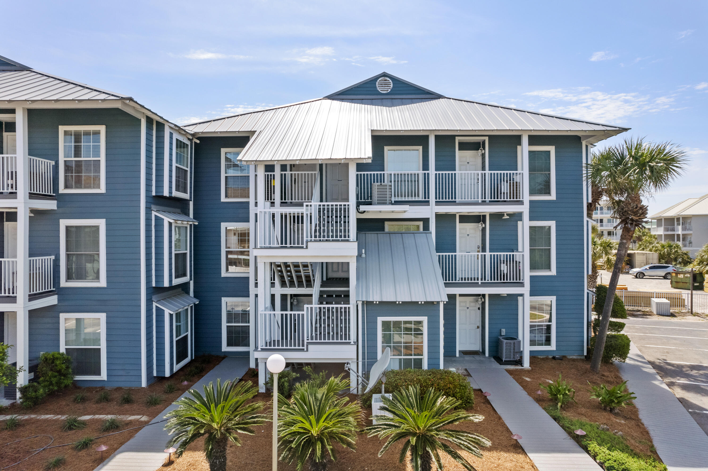 SUMMER BREEZE CONDO - Residential