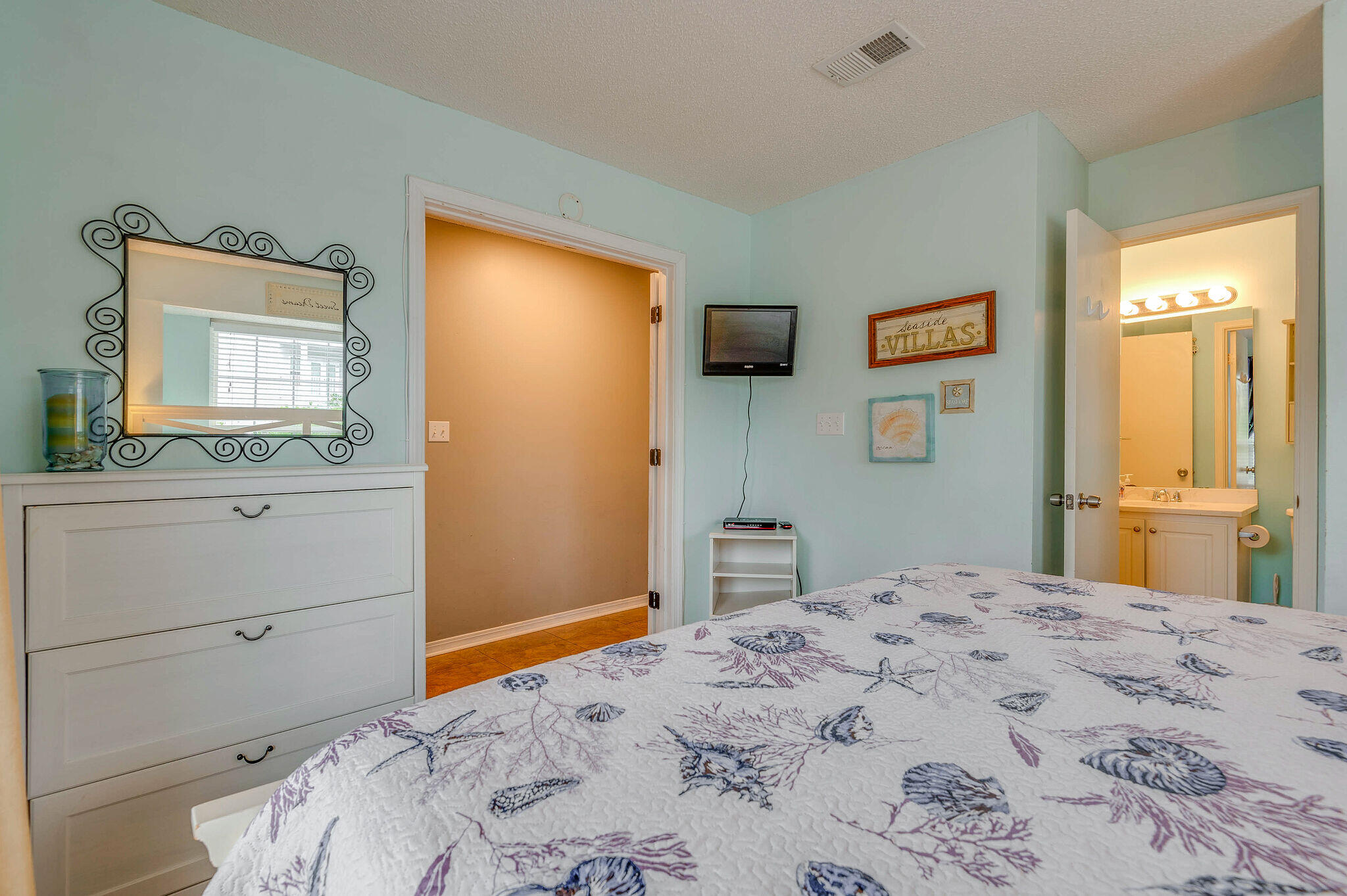 SUMMER BREEZE CONDO - Residential