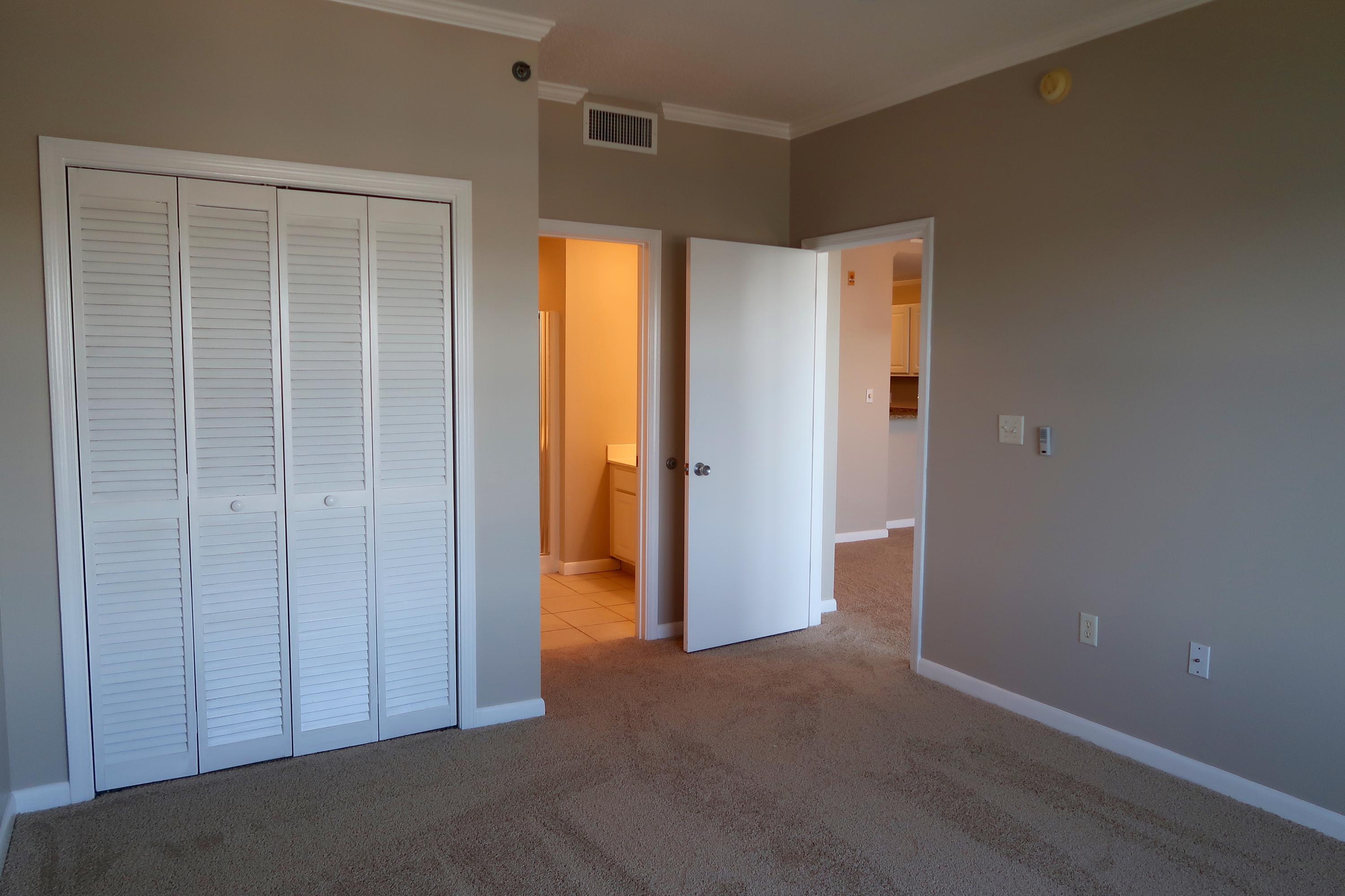 PALM COURT YACHT CLUB - Residential