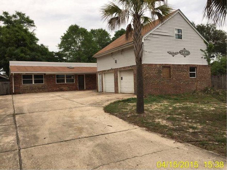 Lots of Potential on Large Lot... 3 Bd / 1.5 Ba home is in a great location offering convenience to shopping, dining & both bases.