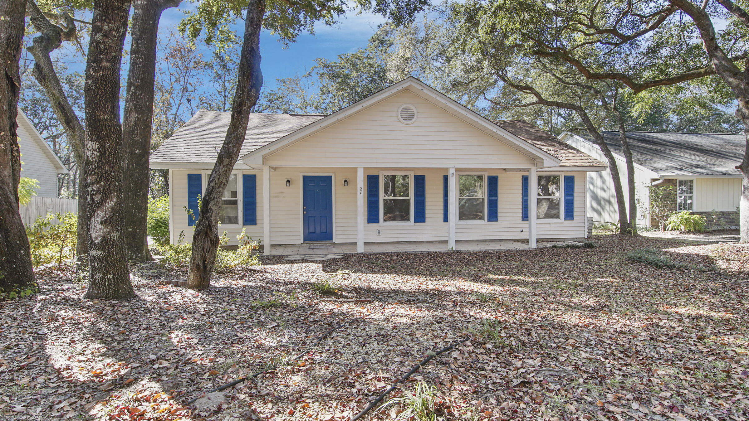 COME SEE THIS NEWLY REMODELED AND AFFORDABLE 3 BEDROOM 2 BATH HOME ON BEAUTIFUL AND PEACEFUL TEACHEY CREEK WITH ACCESS TO CHOCTAWHATCHEE BAY. OPEN FLOOR PLAN SITS ON A BEAUTIFUL LOT ON A QUIET STREET IN THE WONDERFUL WATERFONT NEIGHBORHOOD OF WATERVIEW COVE IN THE HEART OF FREEPORT. ONLY MINUTES TO THE BEAUTIFUL BEACHES OF SOUTH WALTON, NICEVILLE, EGLIN AFB, DEFUNIAK SPRINGS HWY 98 AND I-10. BRAND NEW ROOF ADDED IN MAY 2018!!!