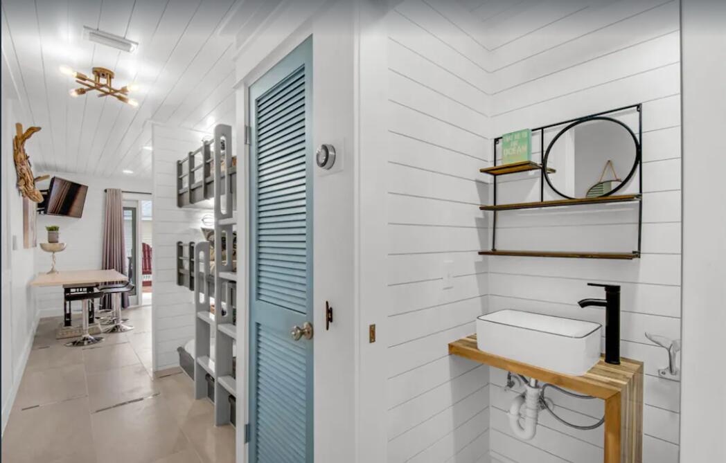 SUMMERSPELL CONDO - Residential