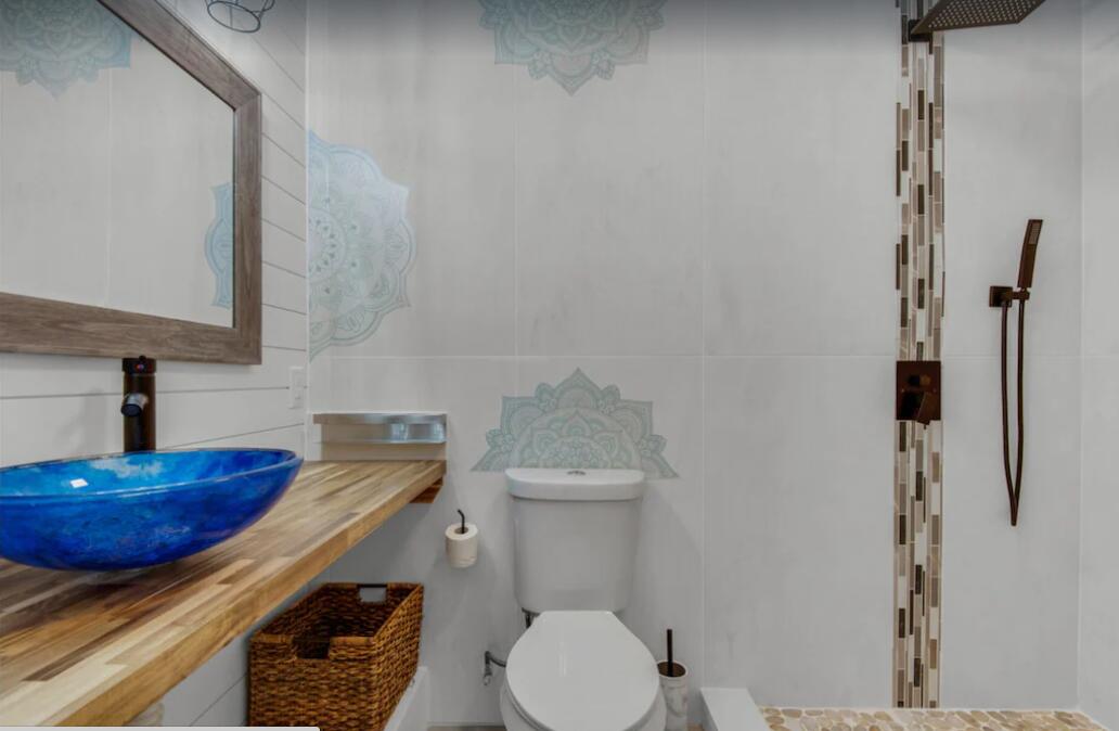SUMMERSPELL CONDO - Residential