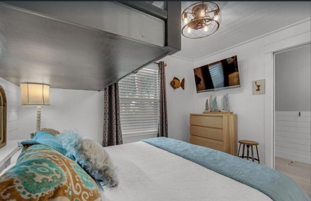 SUMMERSPELL CONDO - Residential