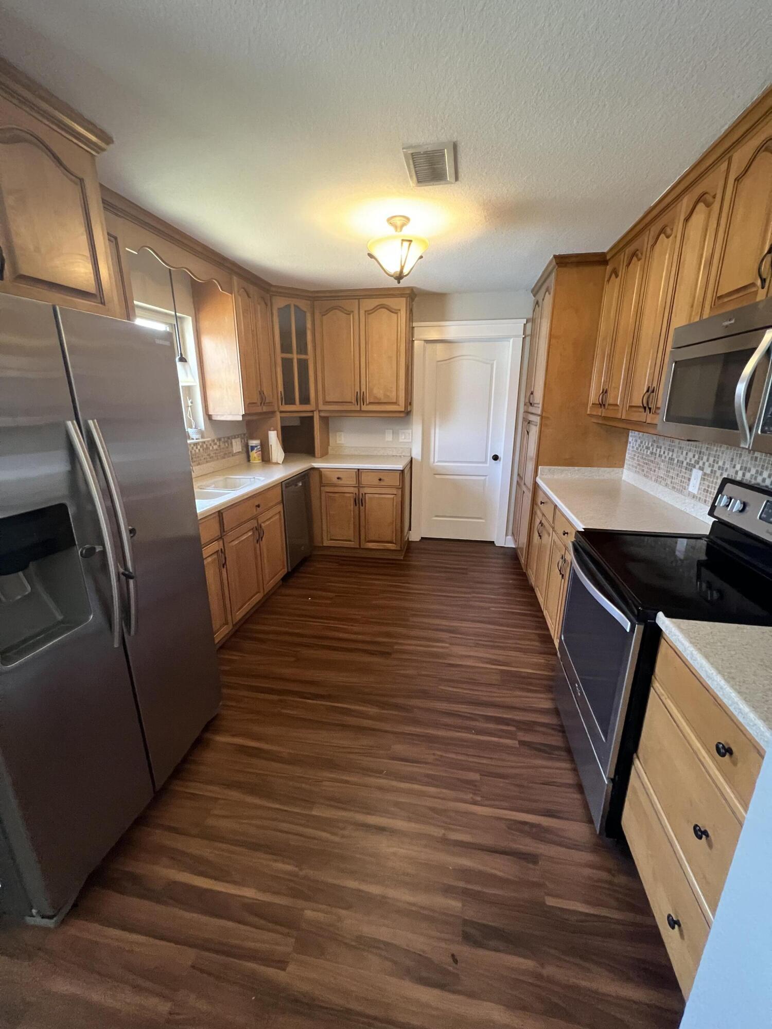 LAKE LORRAINE ESTATES 3 - Residential Lease