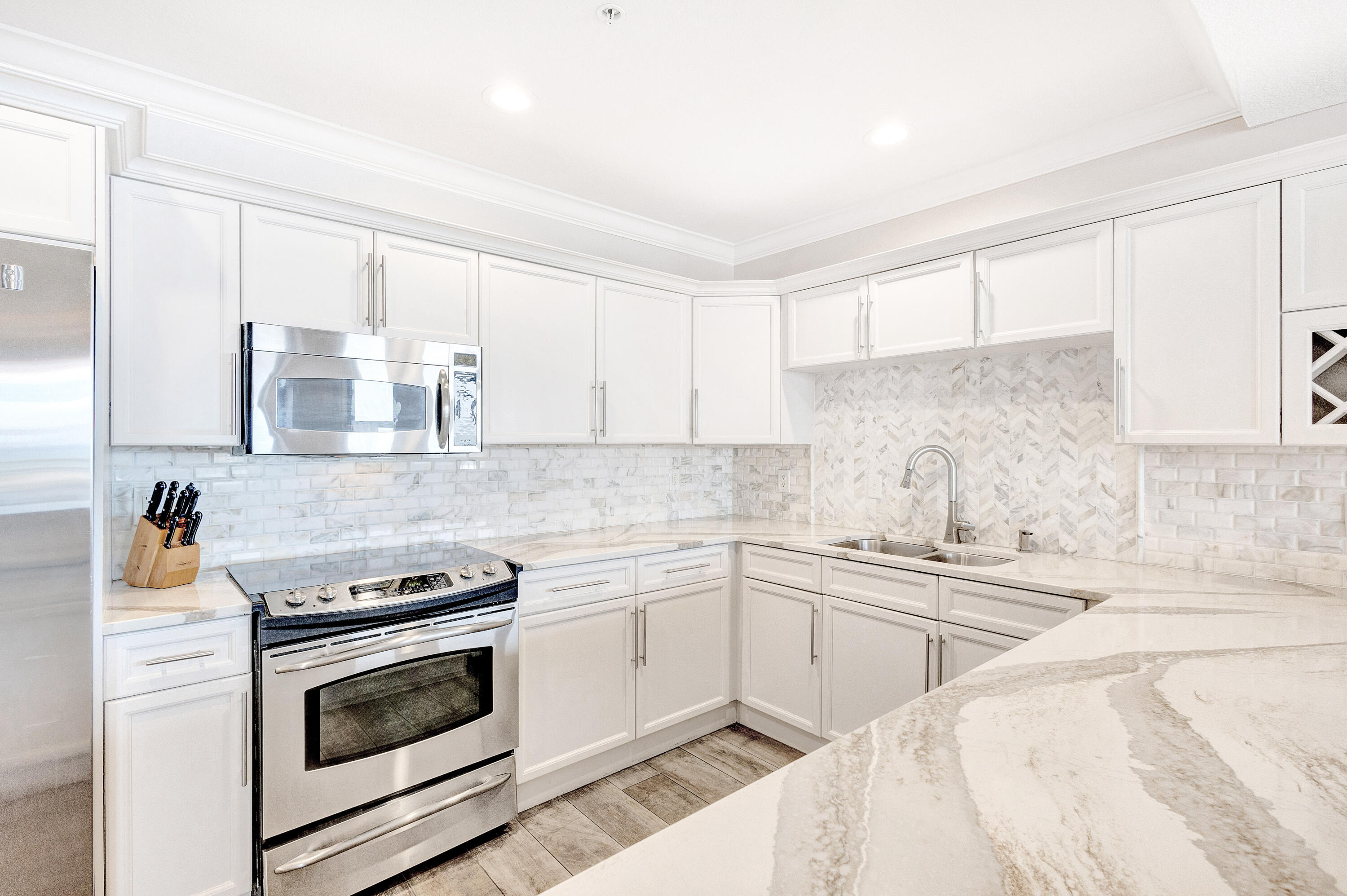 EMERALD GRANDE - Residential