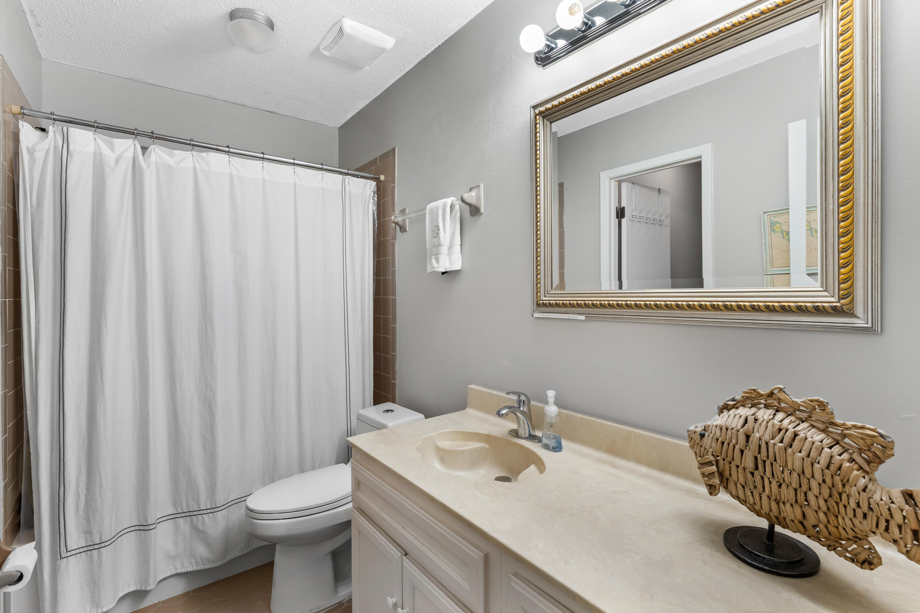 LINKSIDE VILLAGE UNIT 1 - Residential