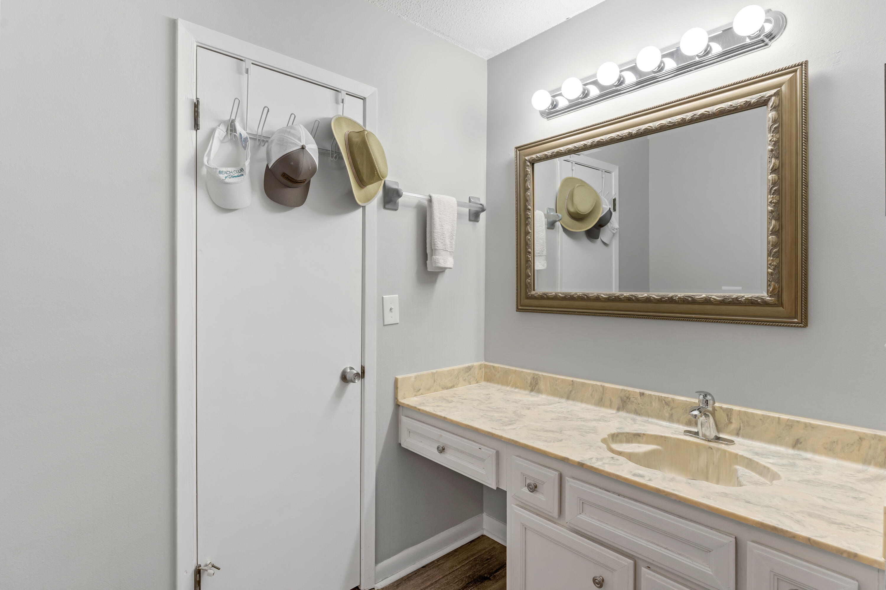 LINKSIDE VILLAGE UNIT 1 - Residential