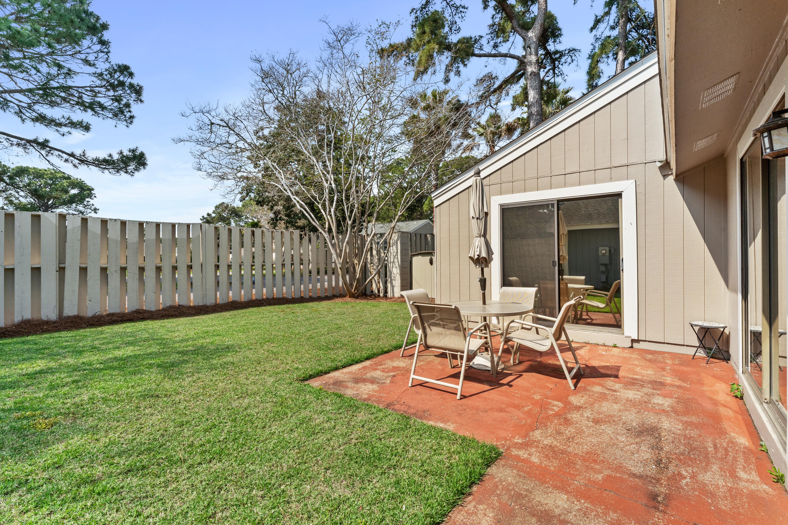 LINKSIDE VILLAGE UNIT 1 - Residential