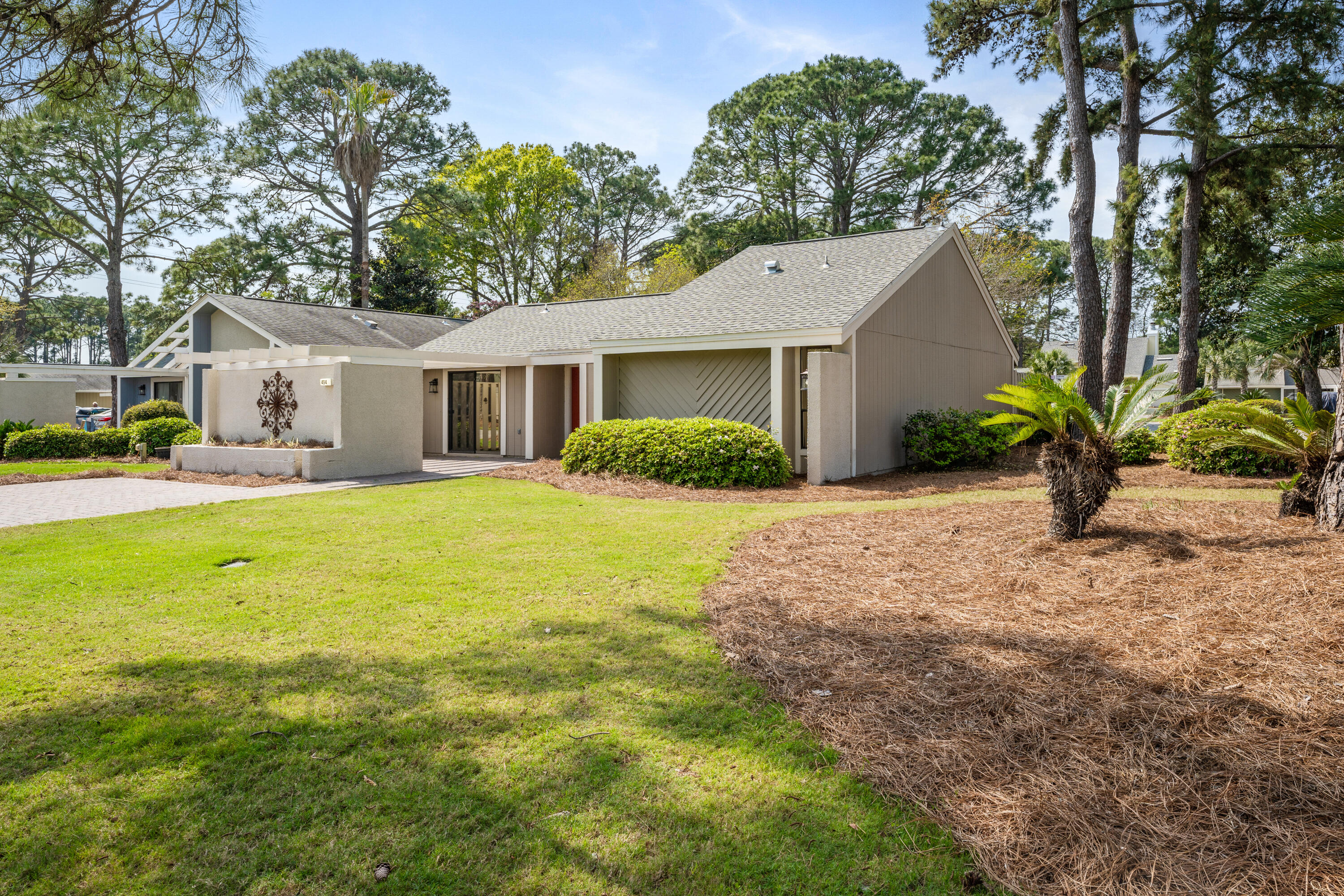 LINKSIDE VILLAGE UNIT 1 - Residential