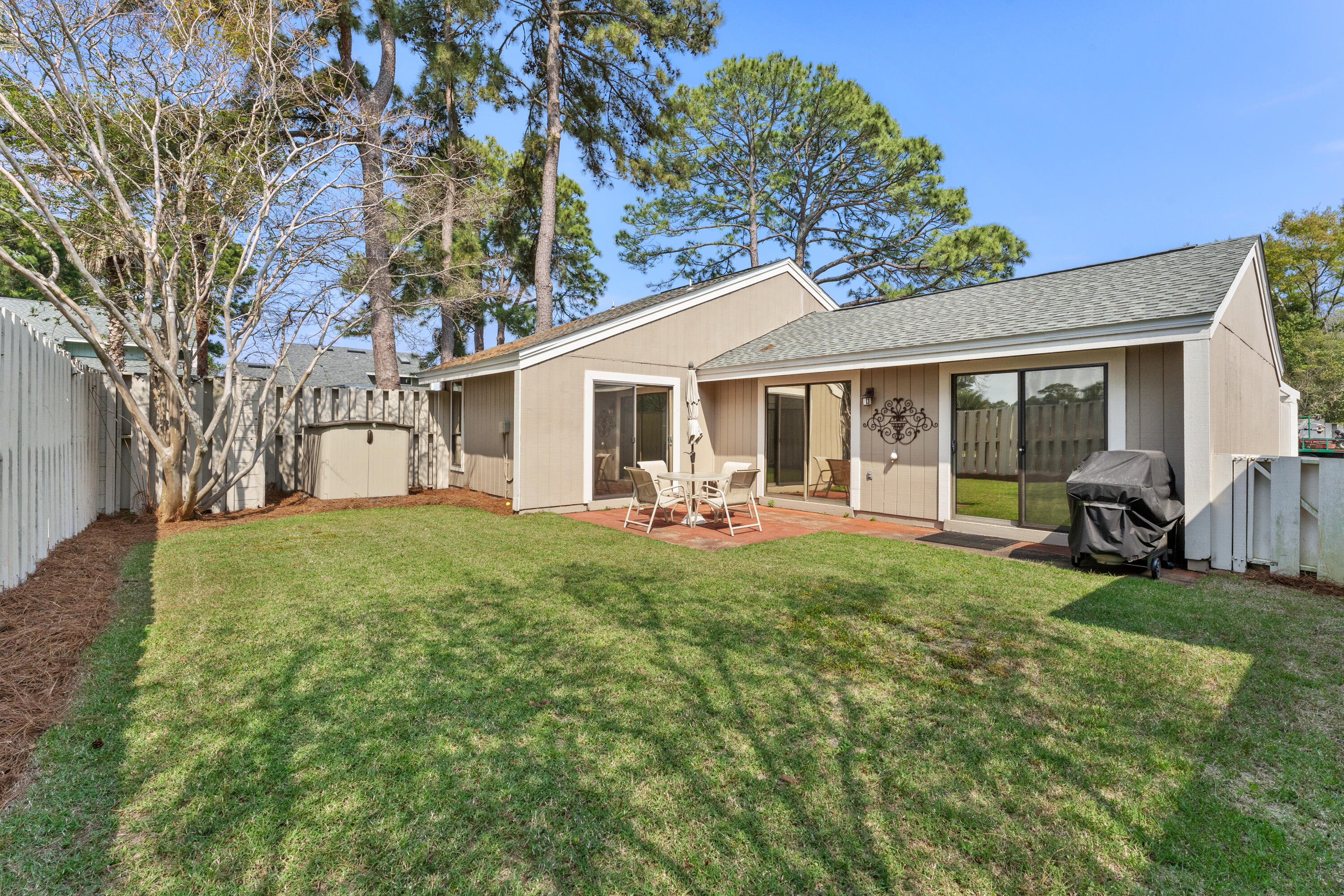 LINKSIDE VILLAGE UNIT 1 - Residential